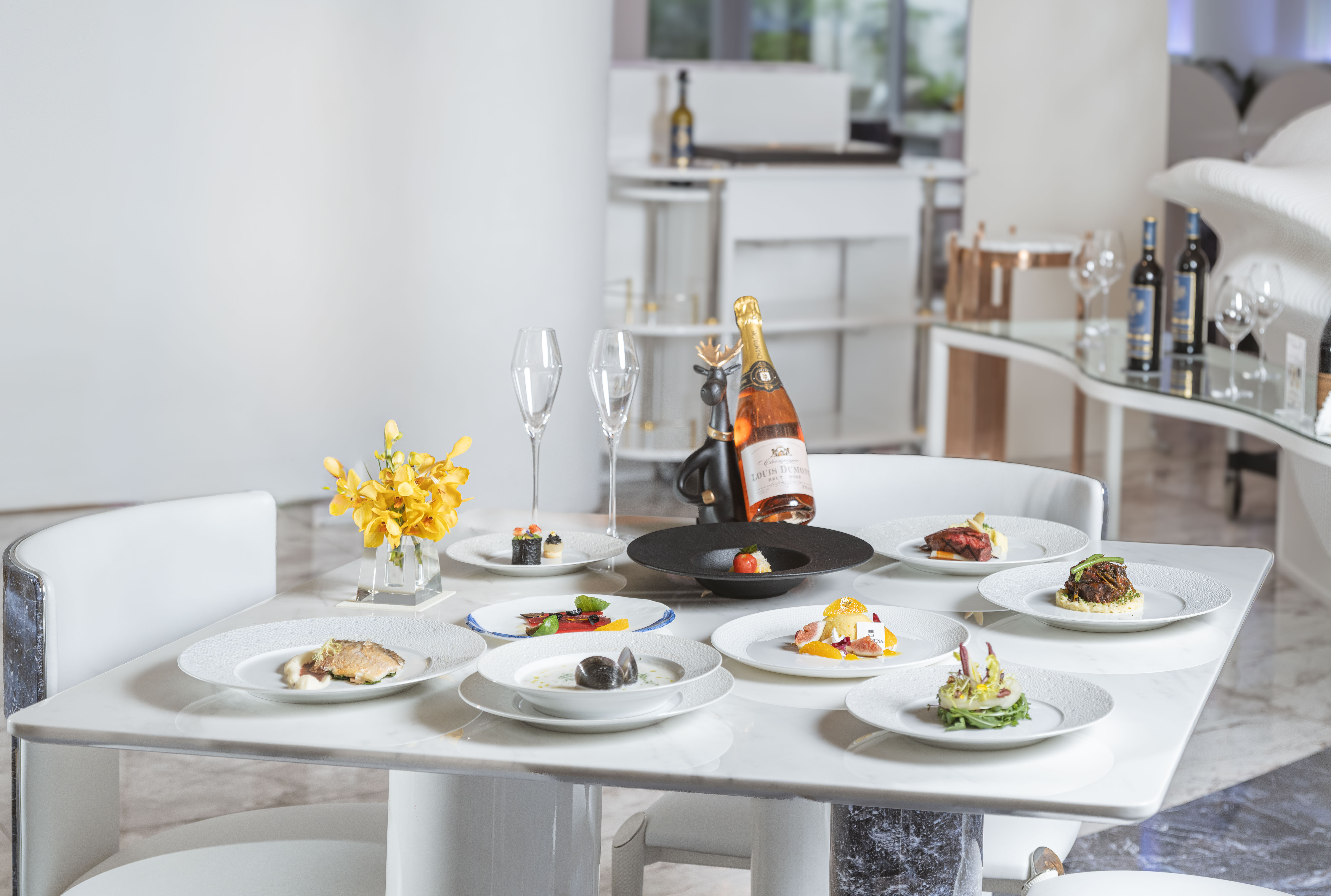 清潭Bellavita明亮餐厅提供早午餐及香槟