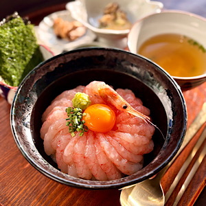 Eunsang當季海鮮拼盤，位於密樂洞