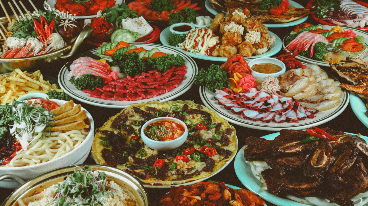 HAND IN HAND ピリ辛煮込みチキンと炭火グリル