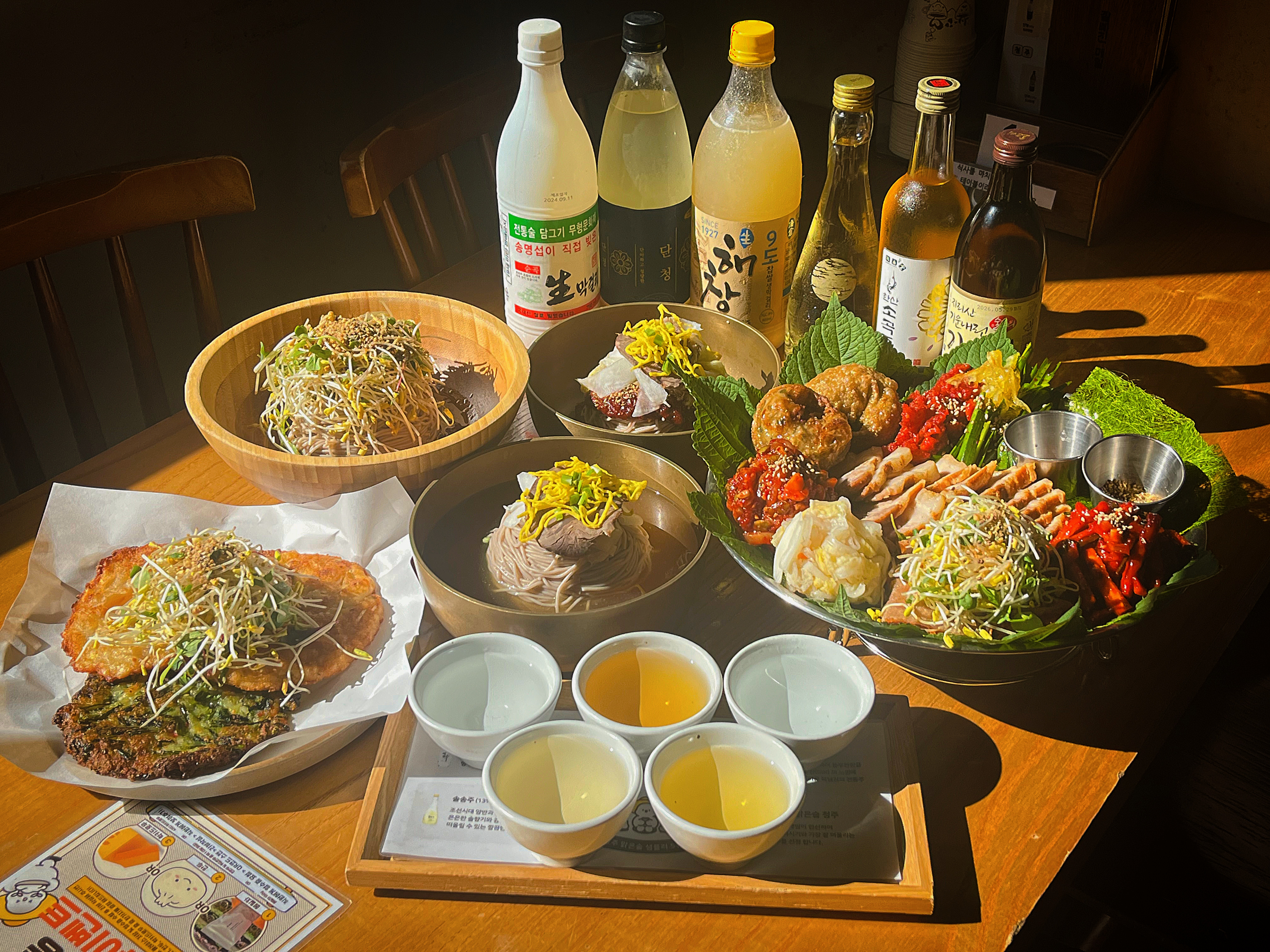 Jalppajin Buckwheat Noodles Seochon 荞麦面碗与铜器