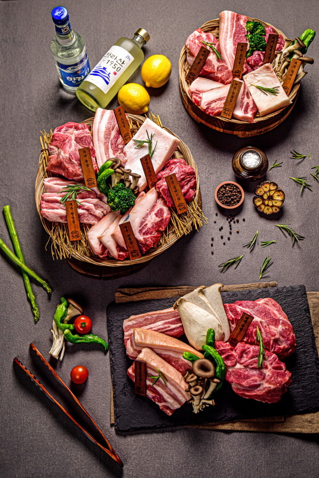 SUMGOZIP 504-hour aged Jeju pork sliced and ready to grill