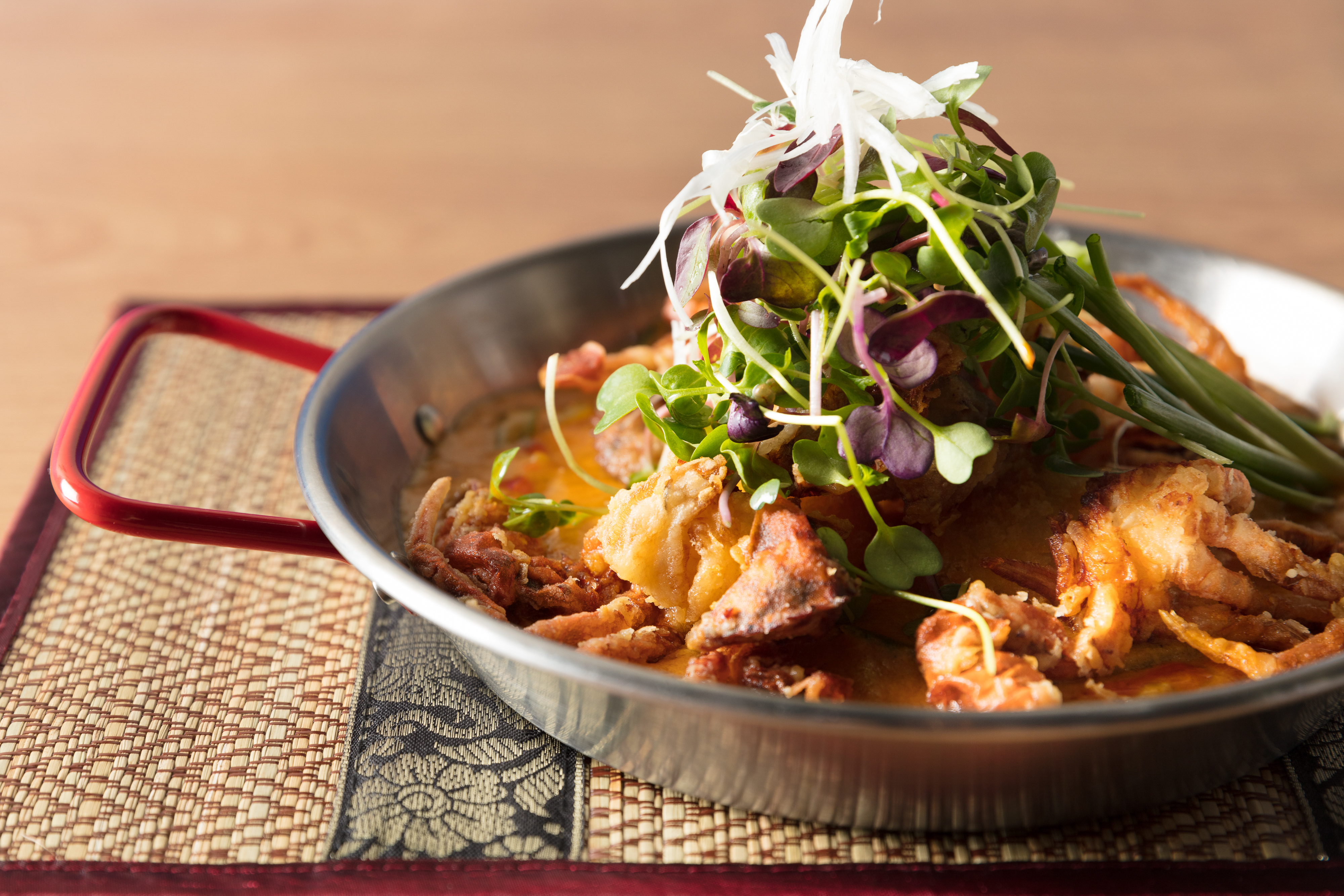 Ban Pichai論峴泰式料理酸辣木瓜沙拉與軟殼蟹咖哩