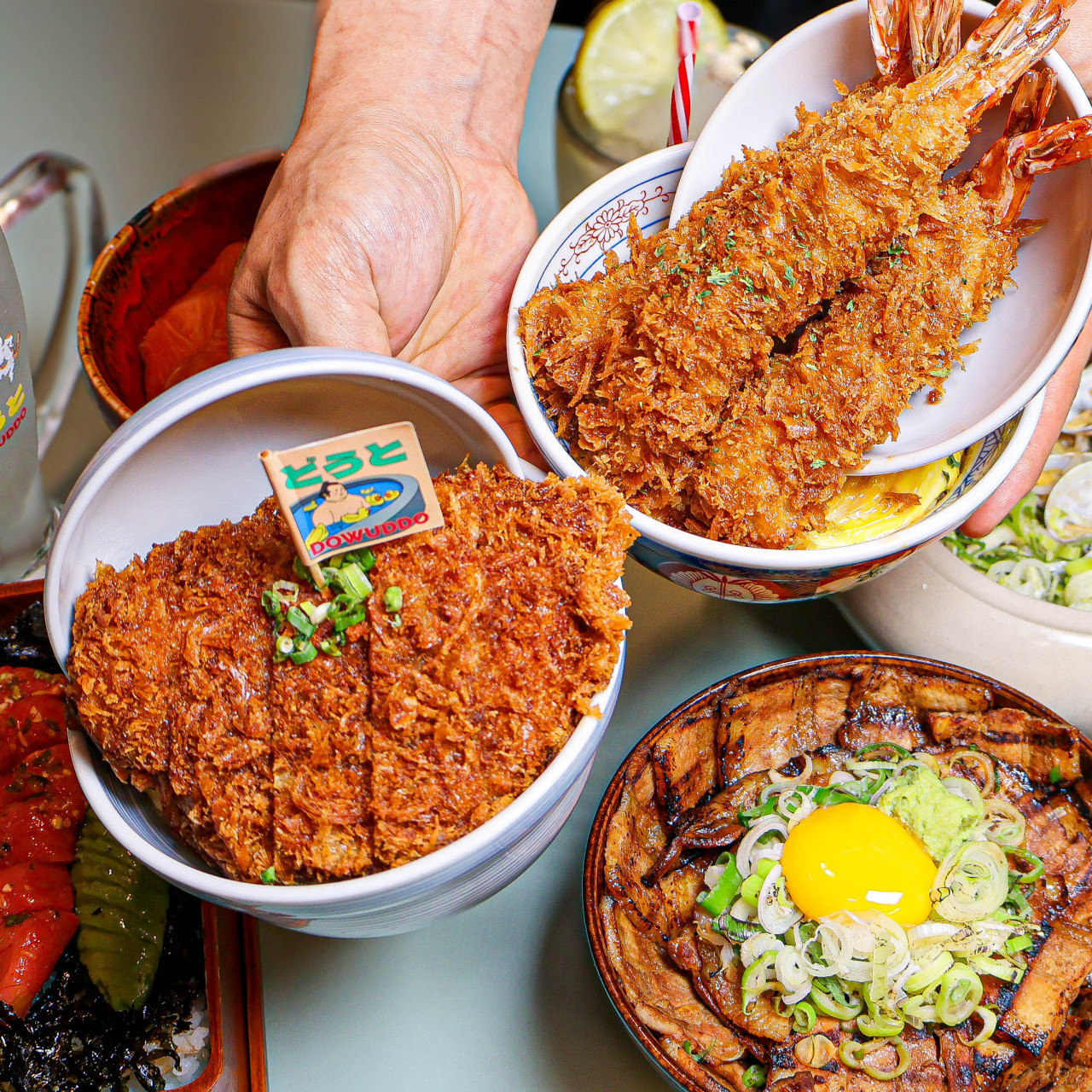 dowuddo Seongsu alley-style entrance and donburi