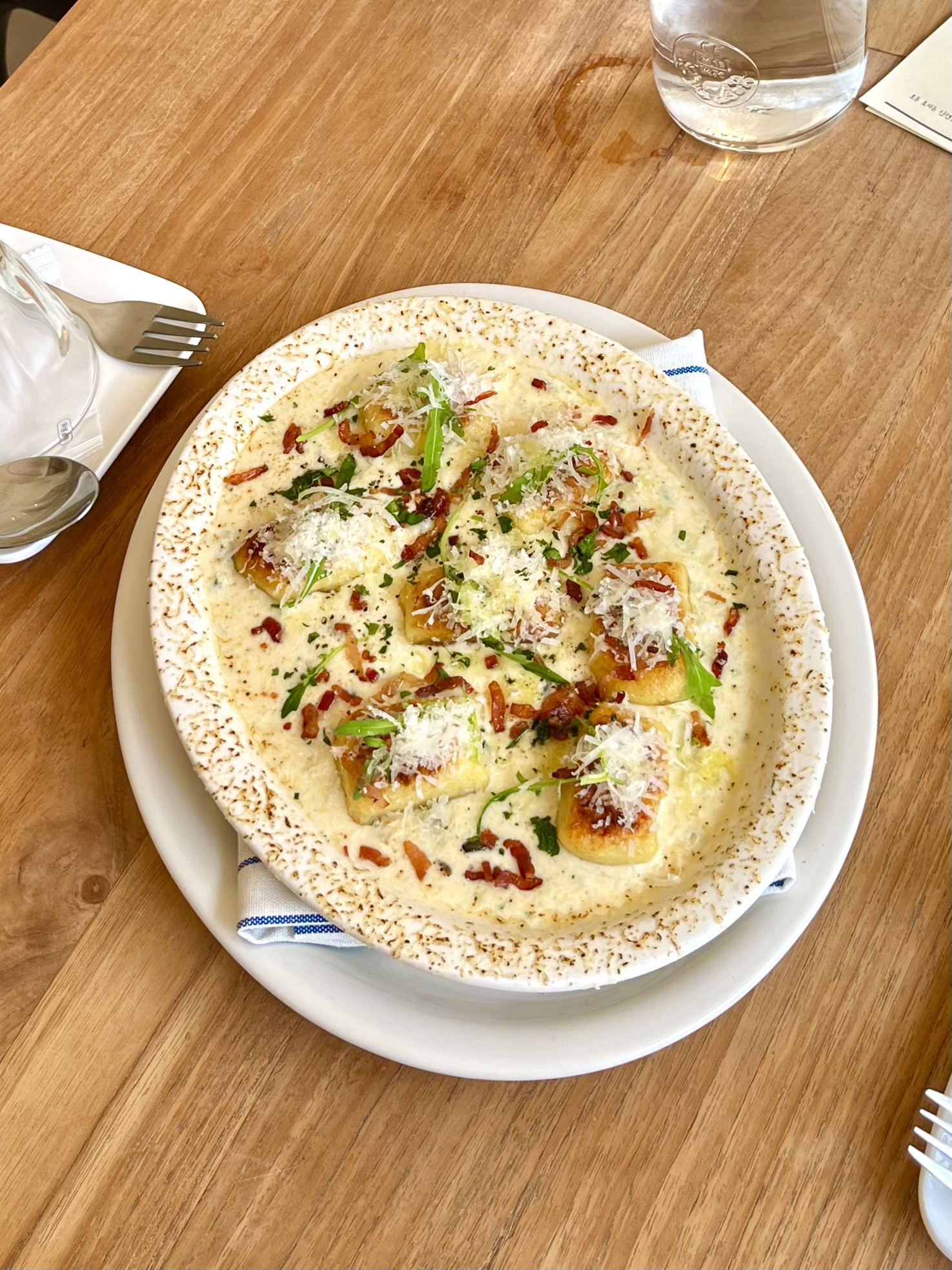 MELBUZZ brunch plates with house-roasted coffee near Jeju Airport