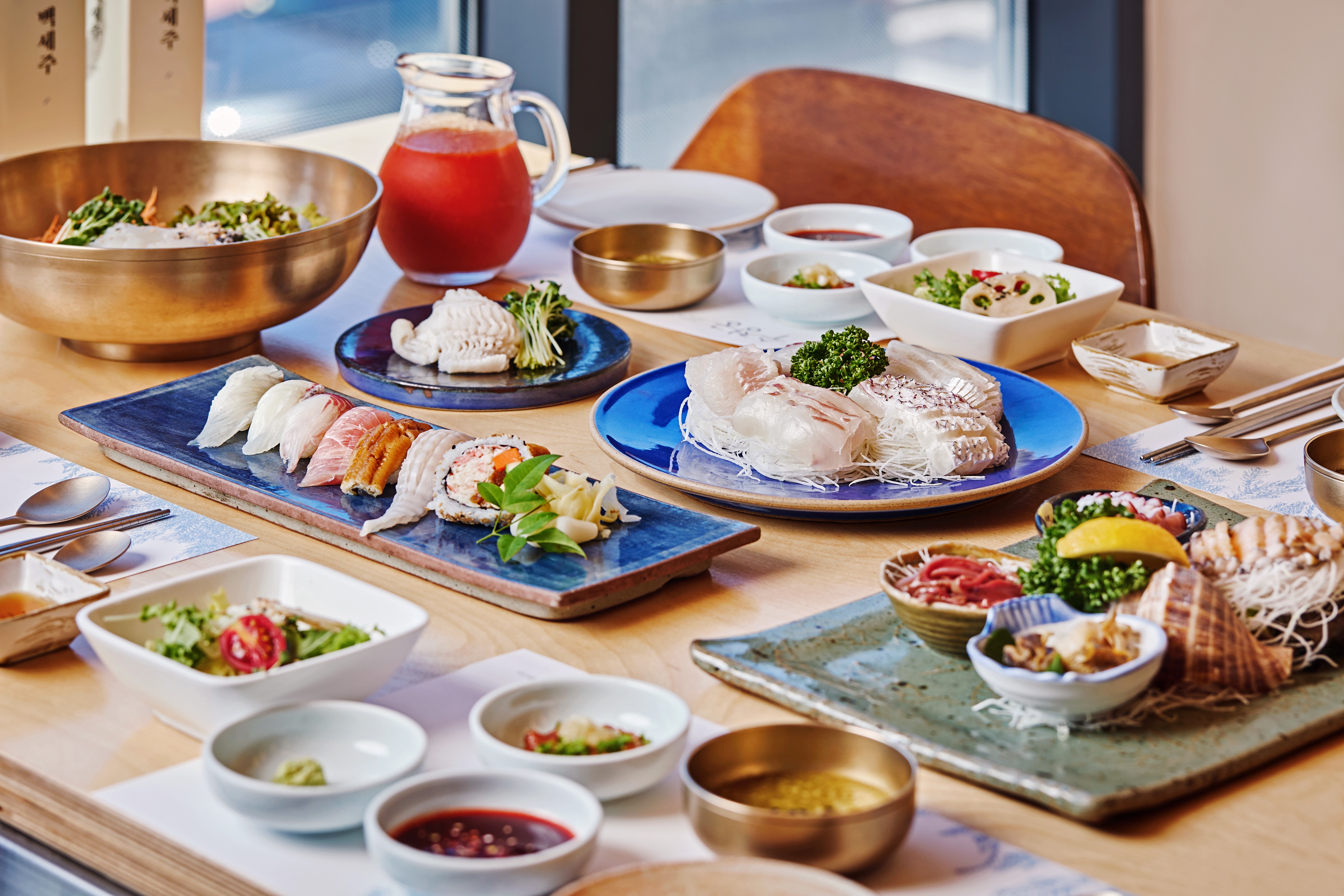 広安里ビーチを望むウォーターストーン シーフードダイニング