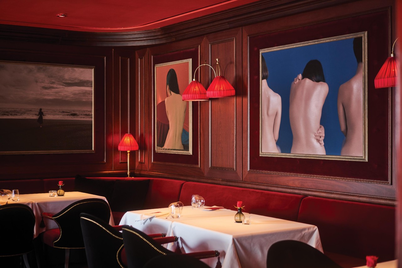 L'Amant Secret romantic contemporary dining room - Image 3