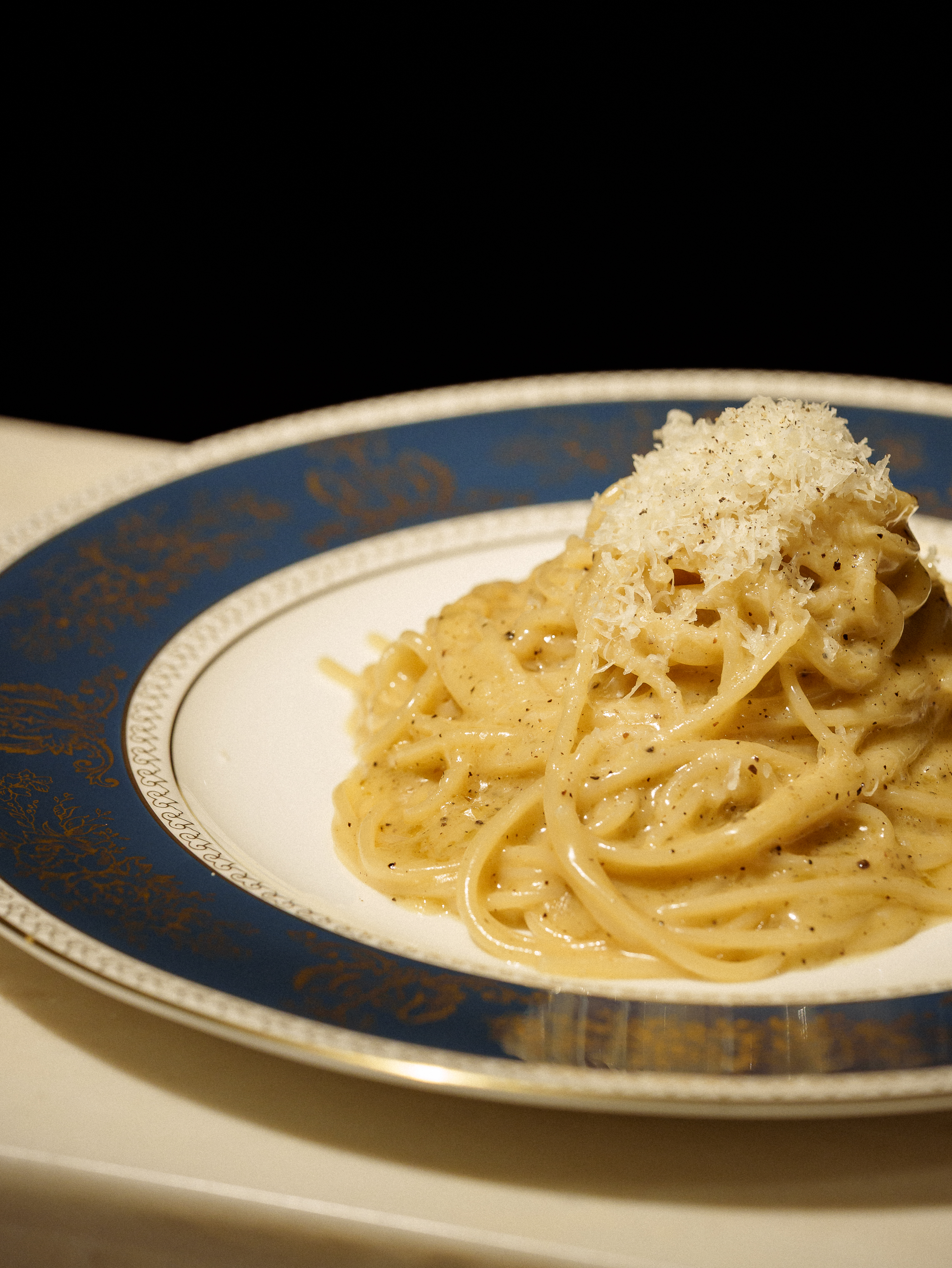 Vinchat Hannam wine bar with pulpo and carrot purée