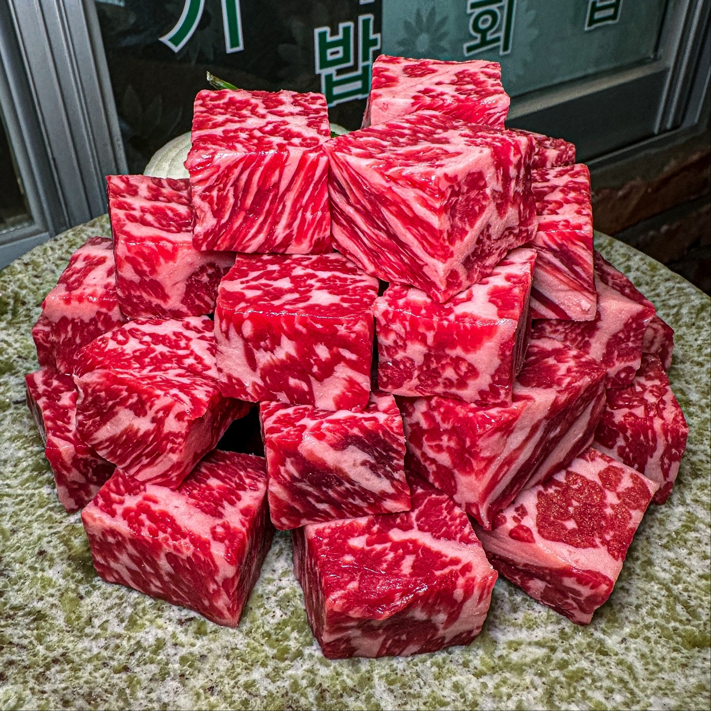 Dosan Ddukbaeki diced sirloin and beef soup