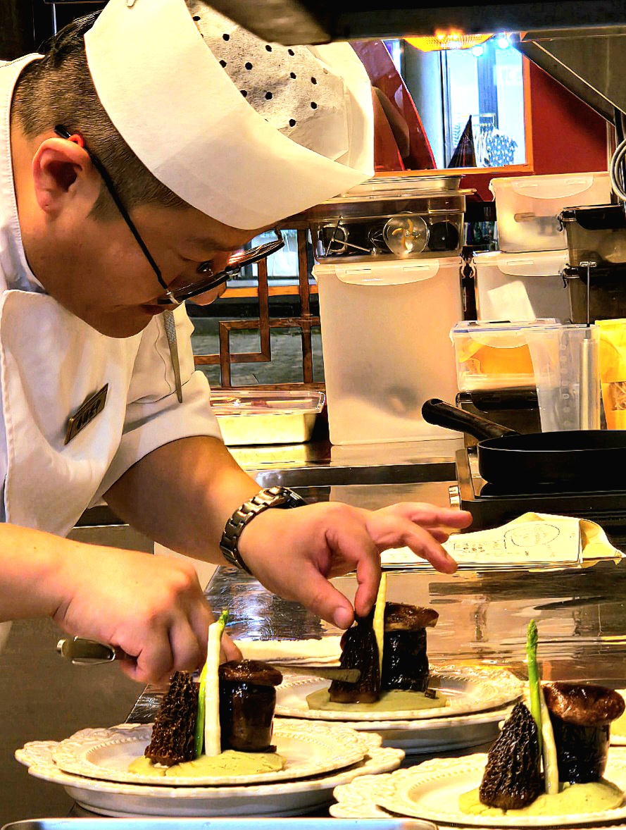 Zhonghuafuchun Salon Signature 精緻な中国料理のコースとティーサービス