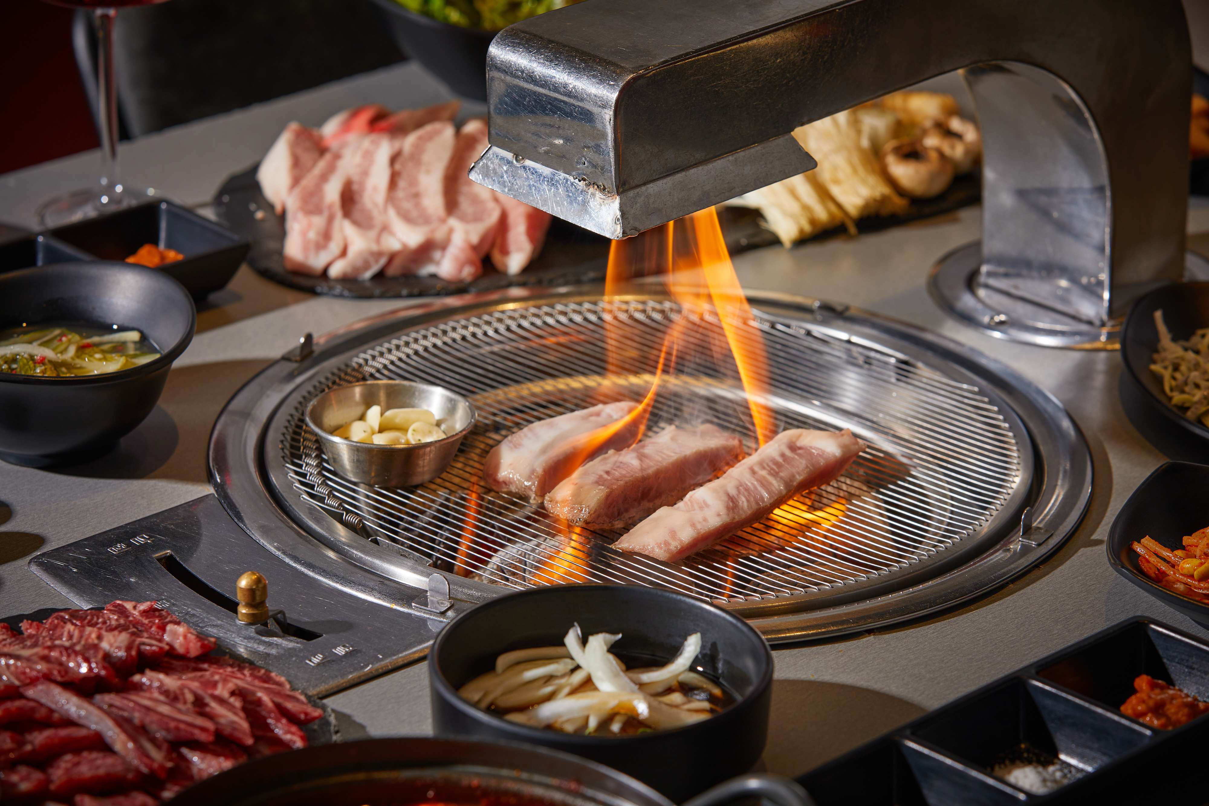 Andong Dwitgogi Reserve プレミアムネック肉を備長炭でグリル