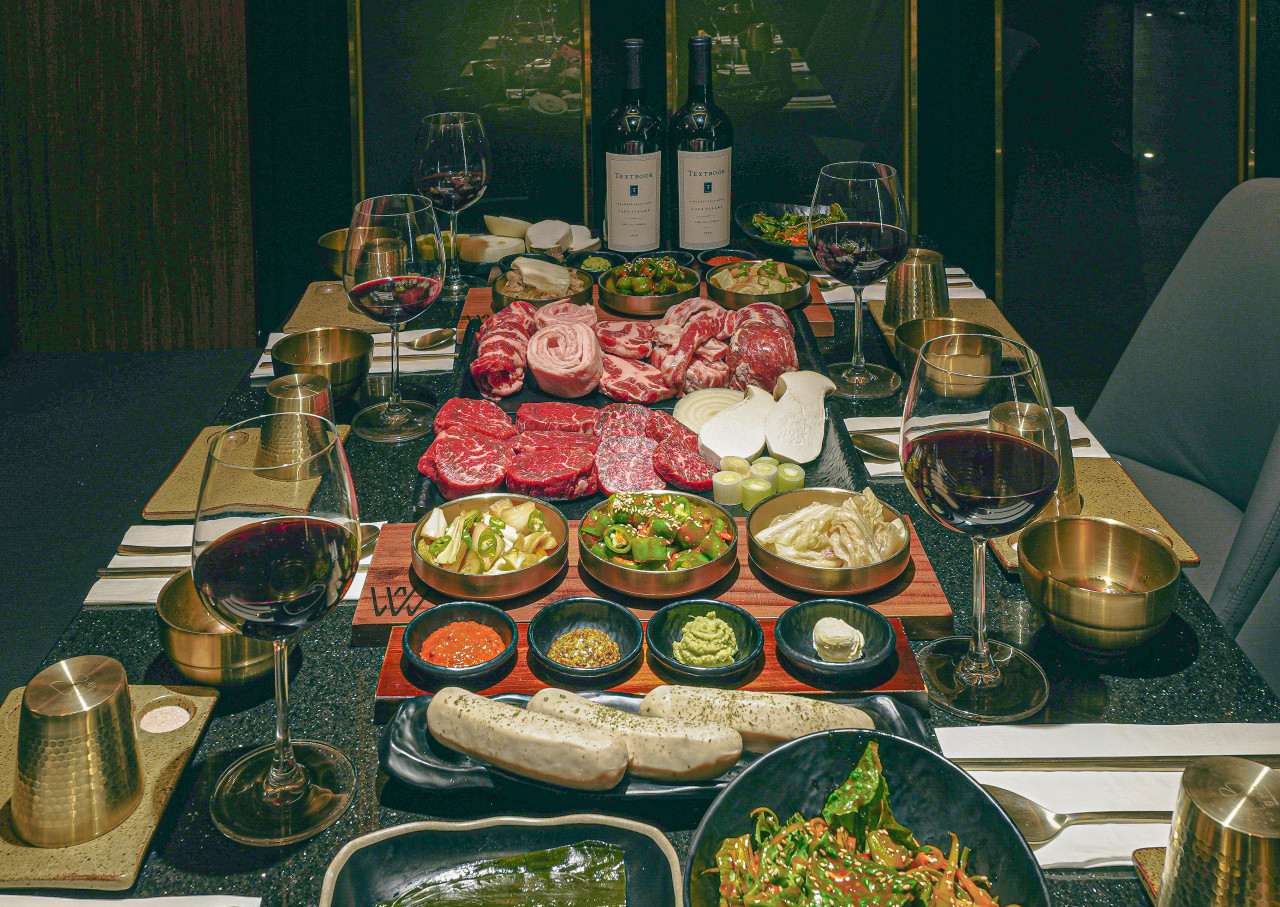 Puerco包间内韩牛及伊比利亚套餐餐桌