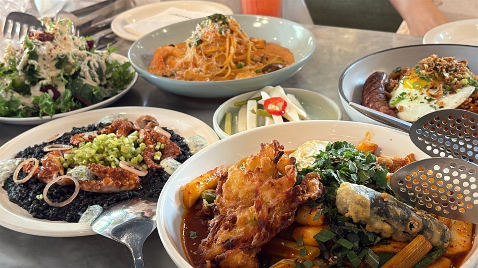 SCHEDULE Hapjeong garden interior and brunch plates