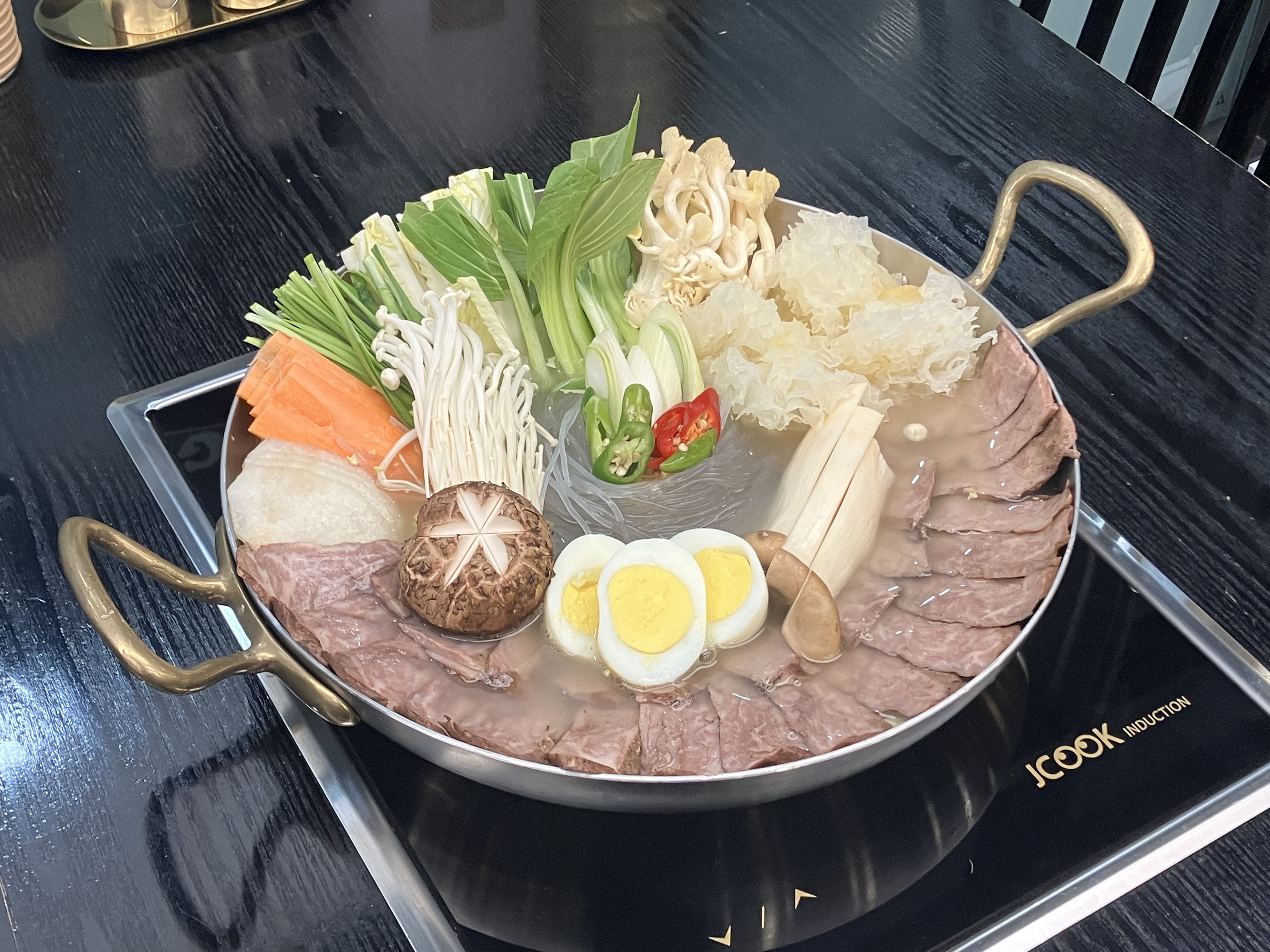Neungra Table cold buckwheat noodles and golden mung-bean pancake