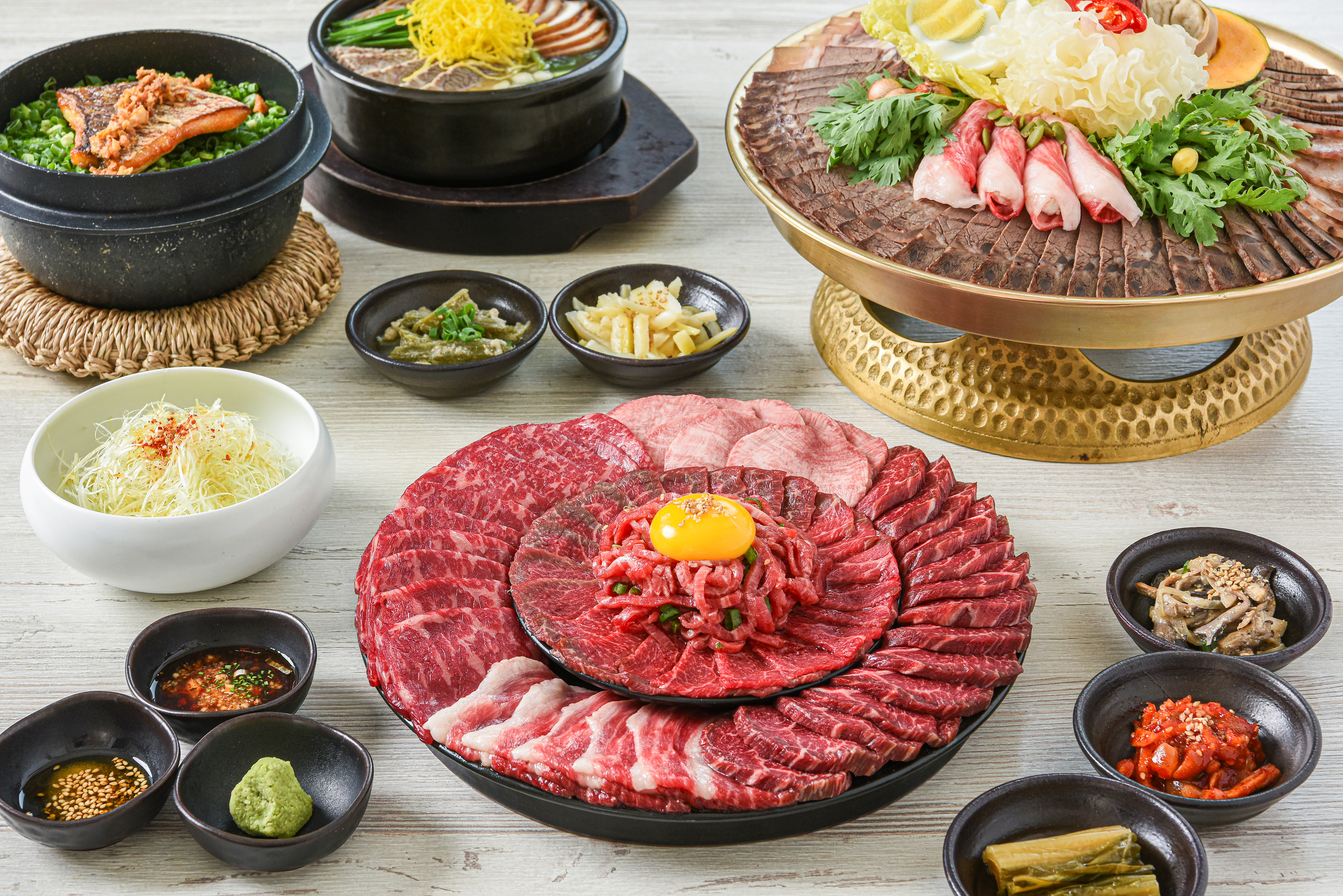 Refined Korean table with Hanwoo heifer and stone pot rice at HANAMDONG Yeouido