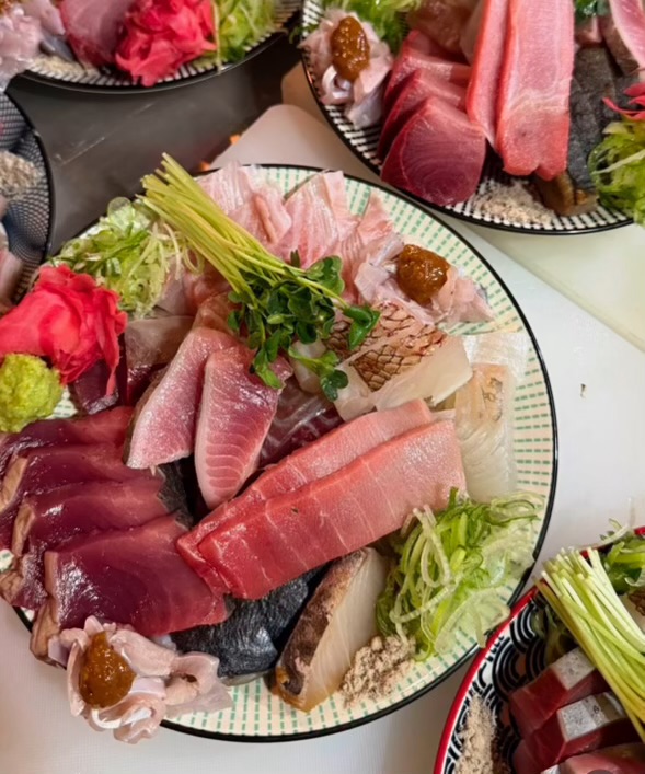 Yokosuka Tsunami 梨泰院柜台，咖喱、烧鸟与刺身