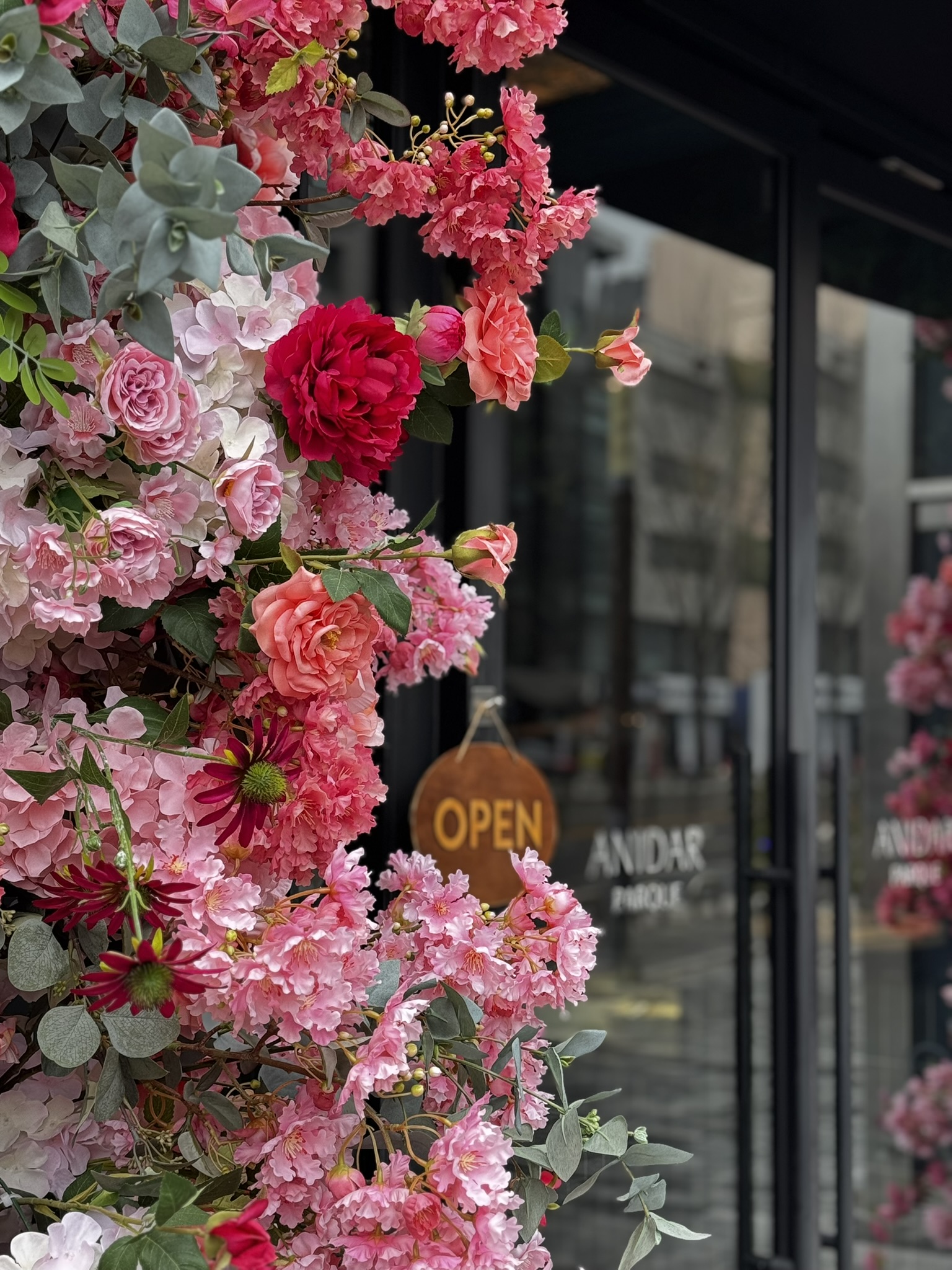 ANIDAR Parque 花園風餐廳搭配季節沙拉