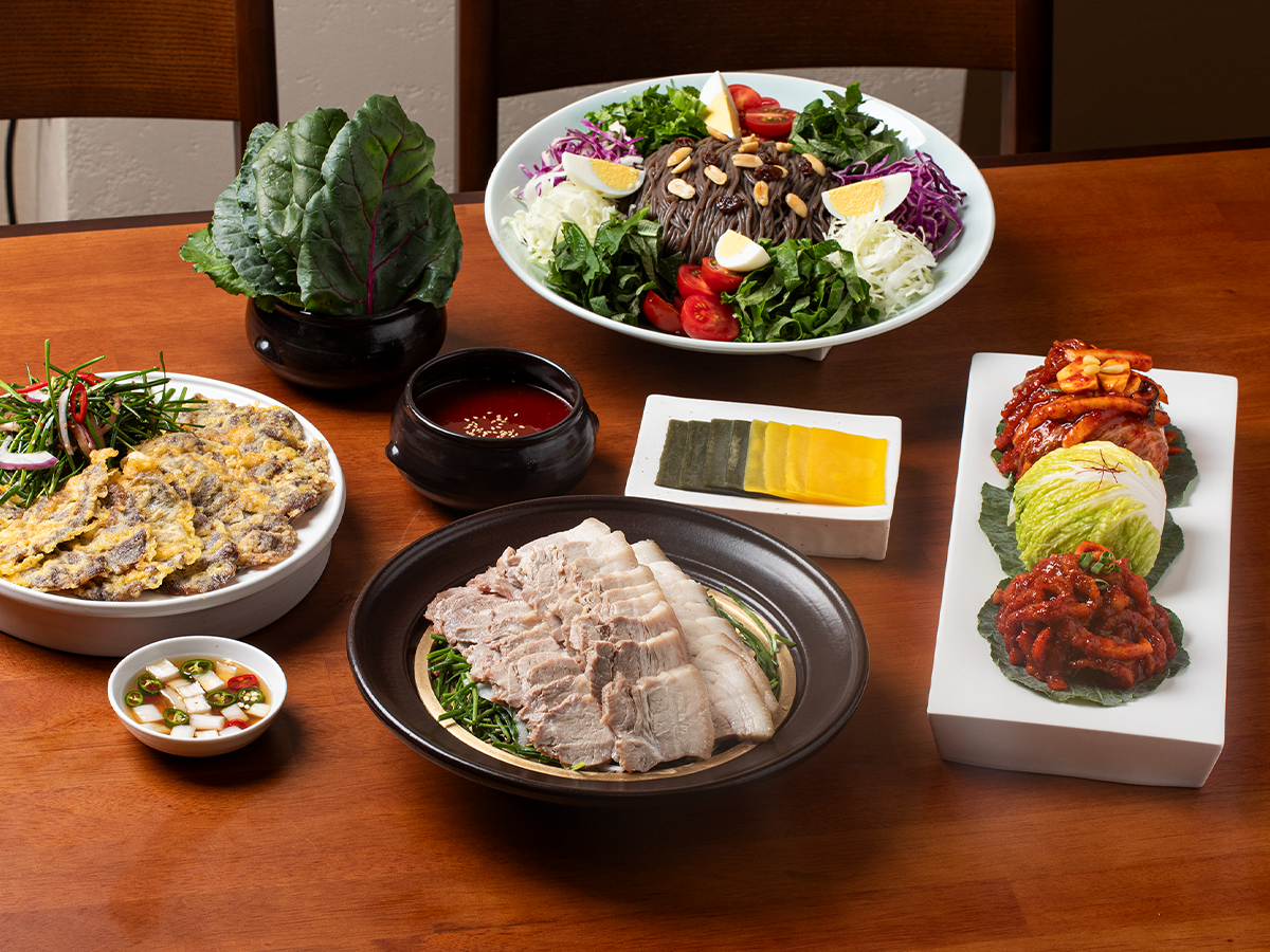 Won Grandma 主店的包裝得宜的豬肉諸暨與豬腳拼盤