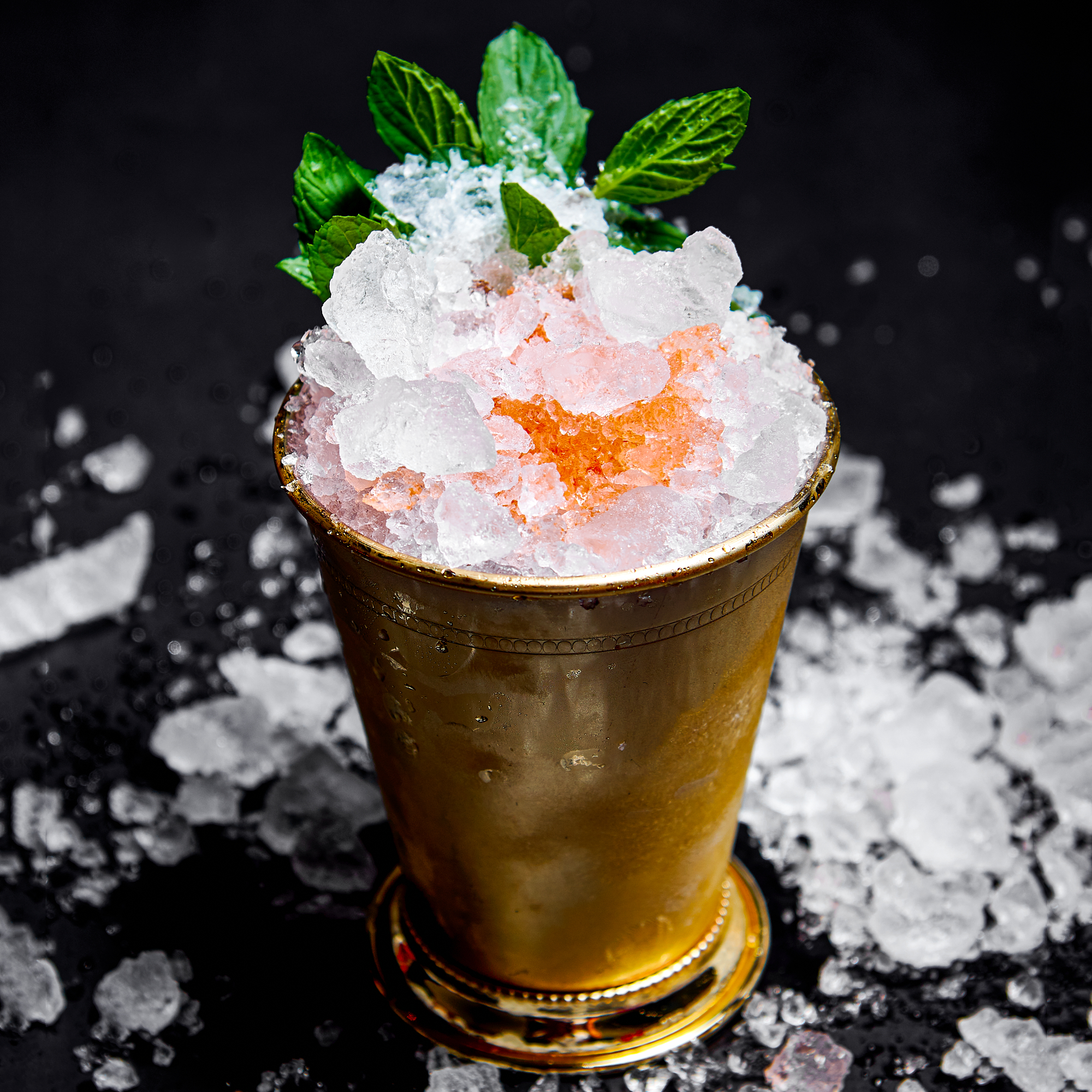 明洞のミヌム カクテルバーの広い街の窓