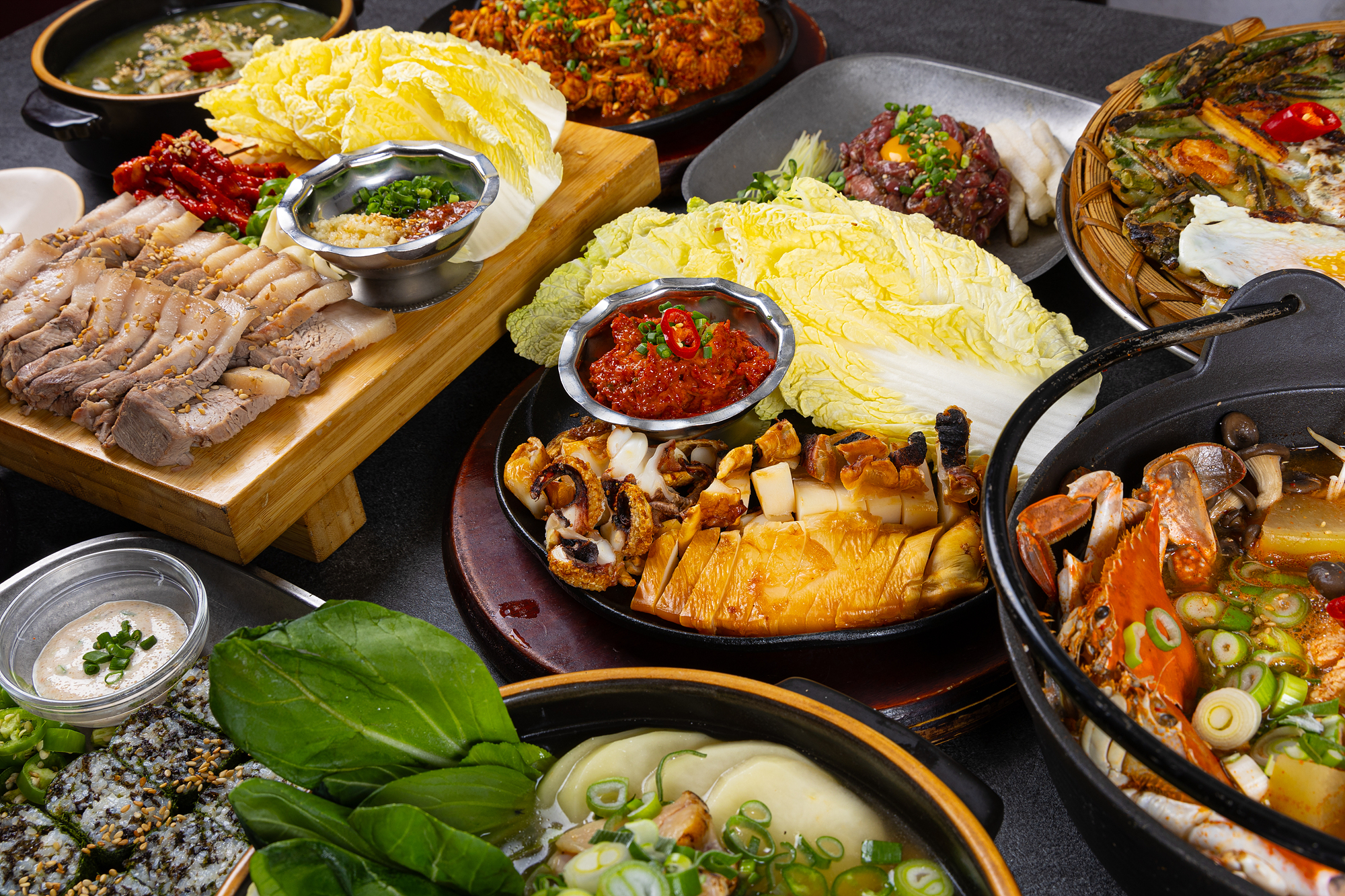 Gyeongunsan Korean dishes and traditional liquor setting in Hannam