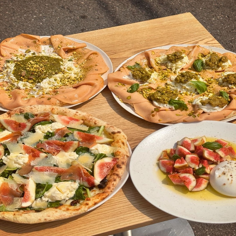 麻浦Horno披萨与沙拉，临近京义线森林步道阳光明媚的环境