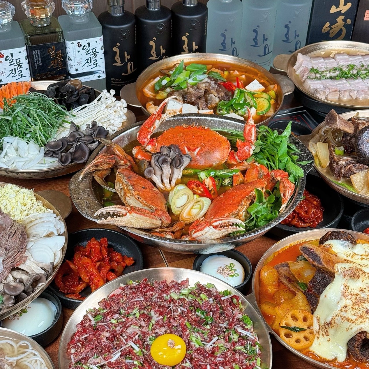 龍山우월관現代갈비湯，清澈湯頭與軟嫩牛肋排