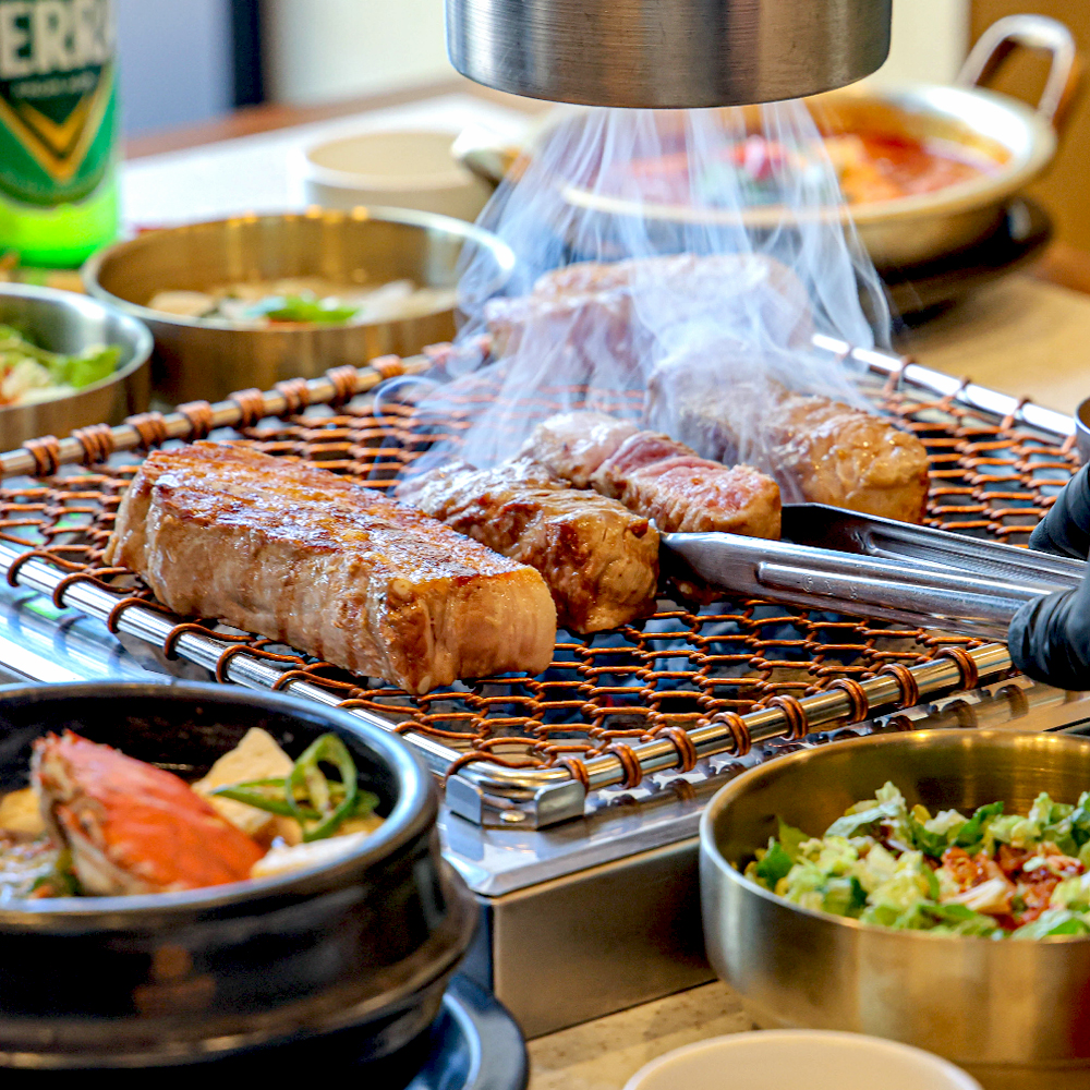 노포돼지 麥稈煙燻黑豬肉搭配海帶飯