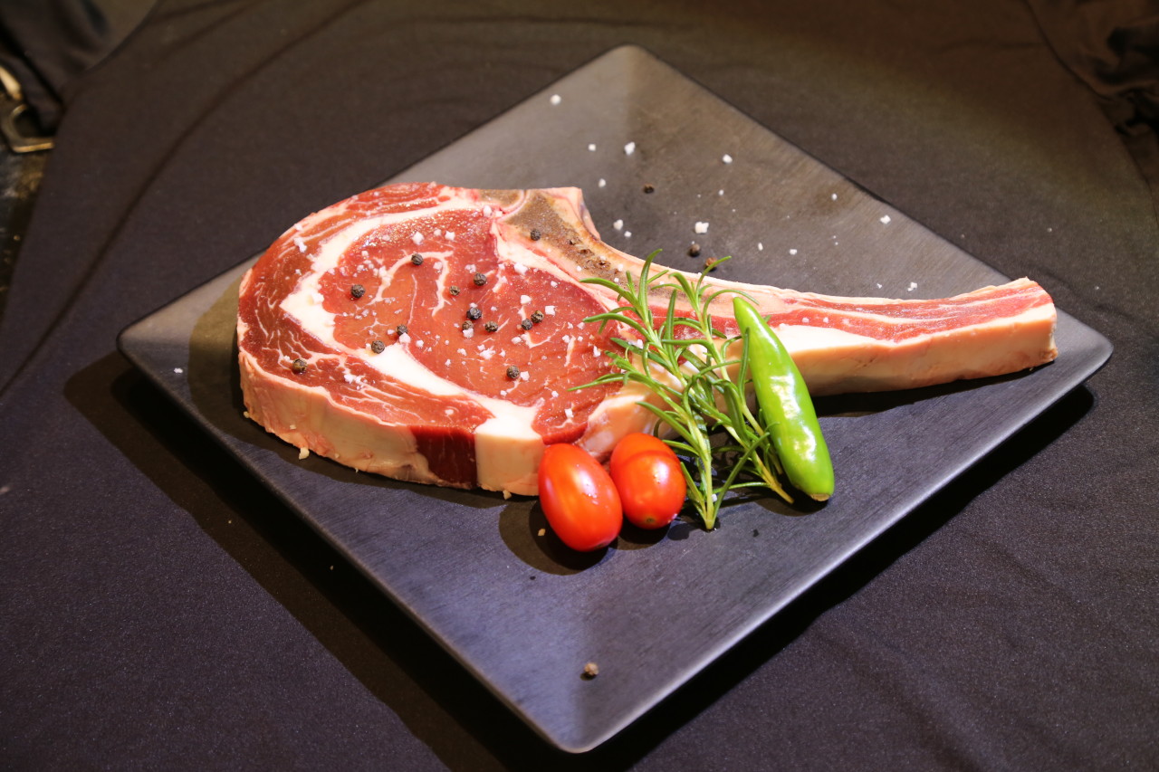 참숯구이육향 가산디지털단지점の豚肉と自家製キムチ