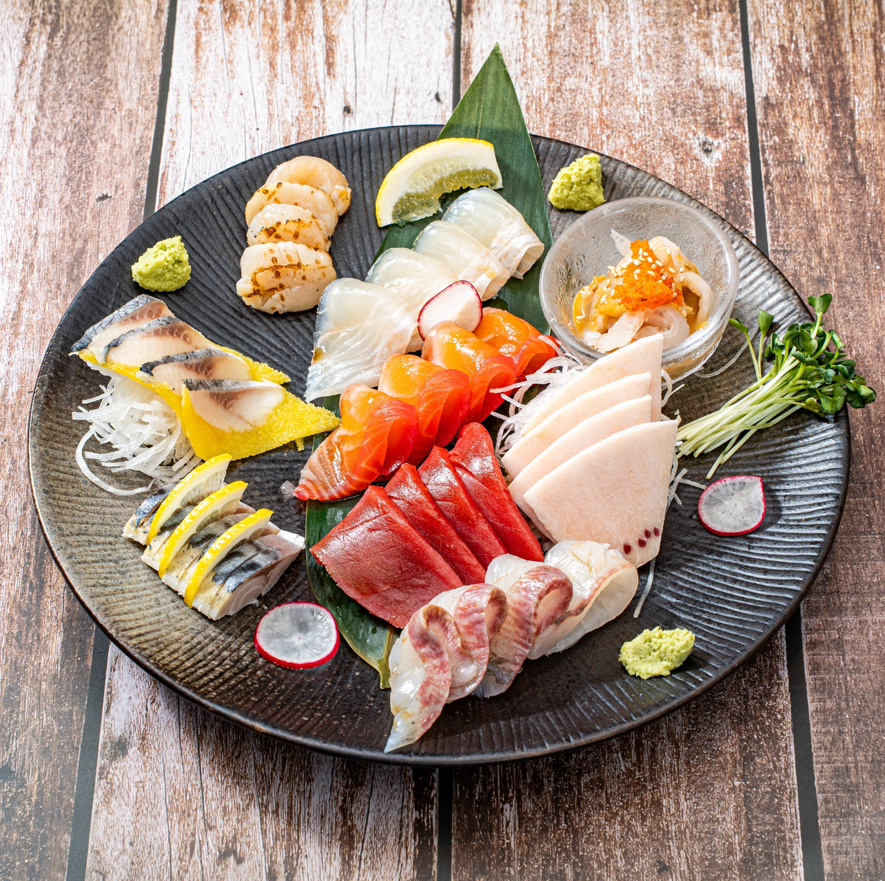 Cave日本居酒屋现代内部与摆盘