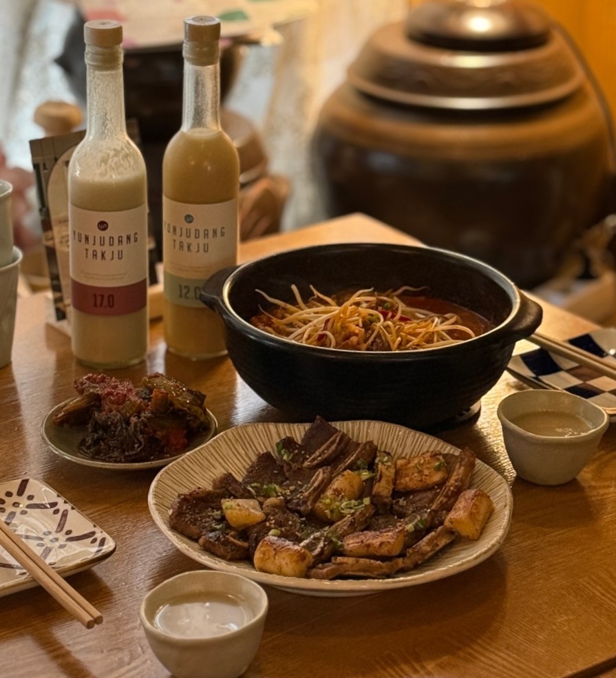 YUNJUDANG Haebangchon traditional liquor pairing table - Image 2