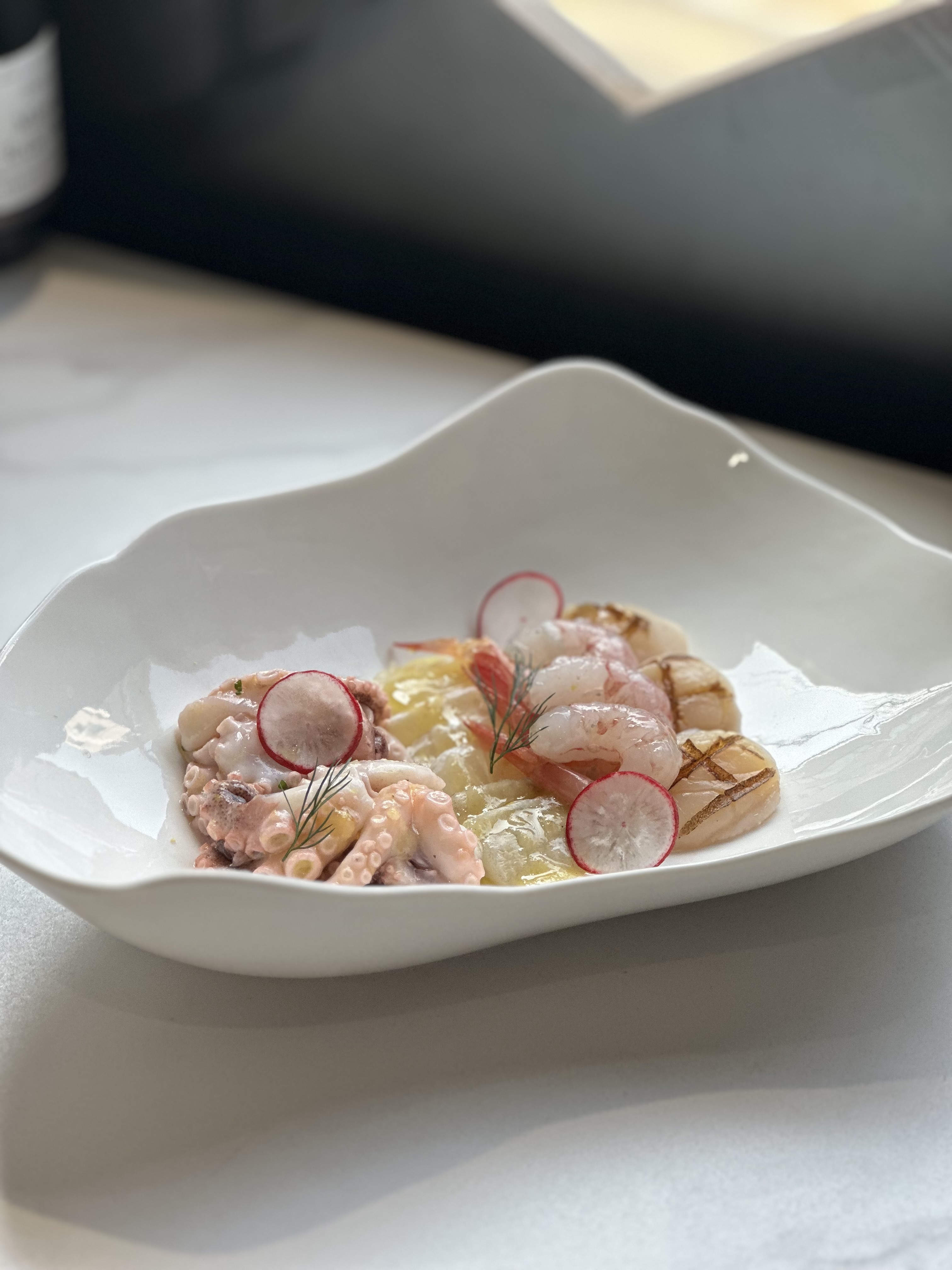 Yoohwa 季节生蚝与海鲜腌制搭配葡萄酒