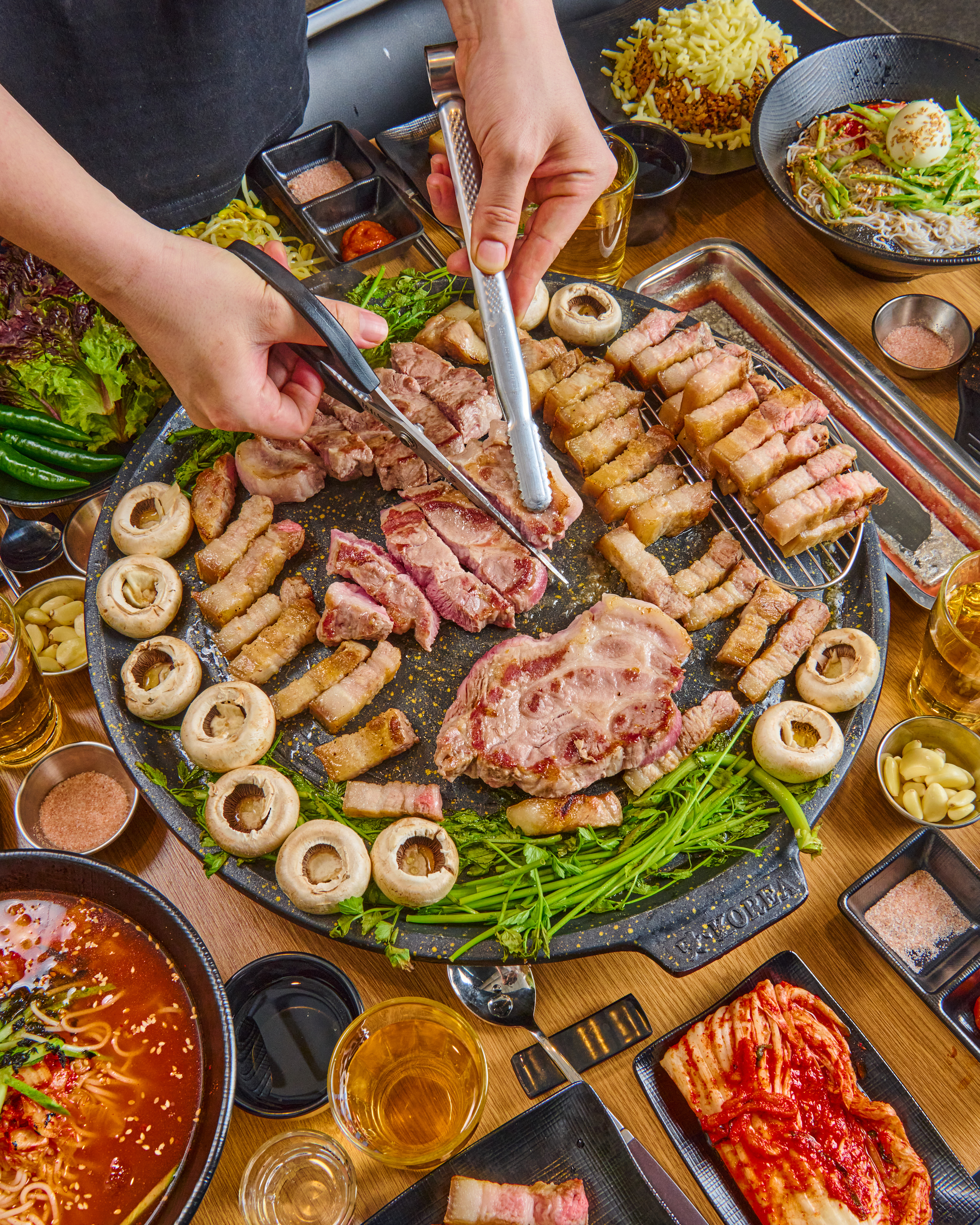 月花食堂AI燒烤豬肉套餐及火鍋蓋拼盤