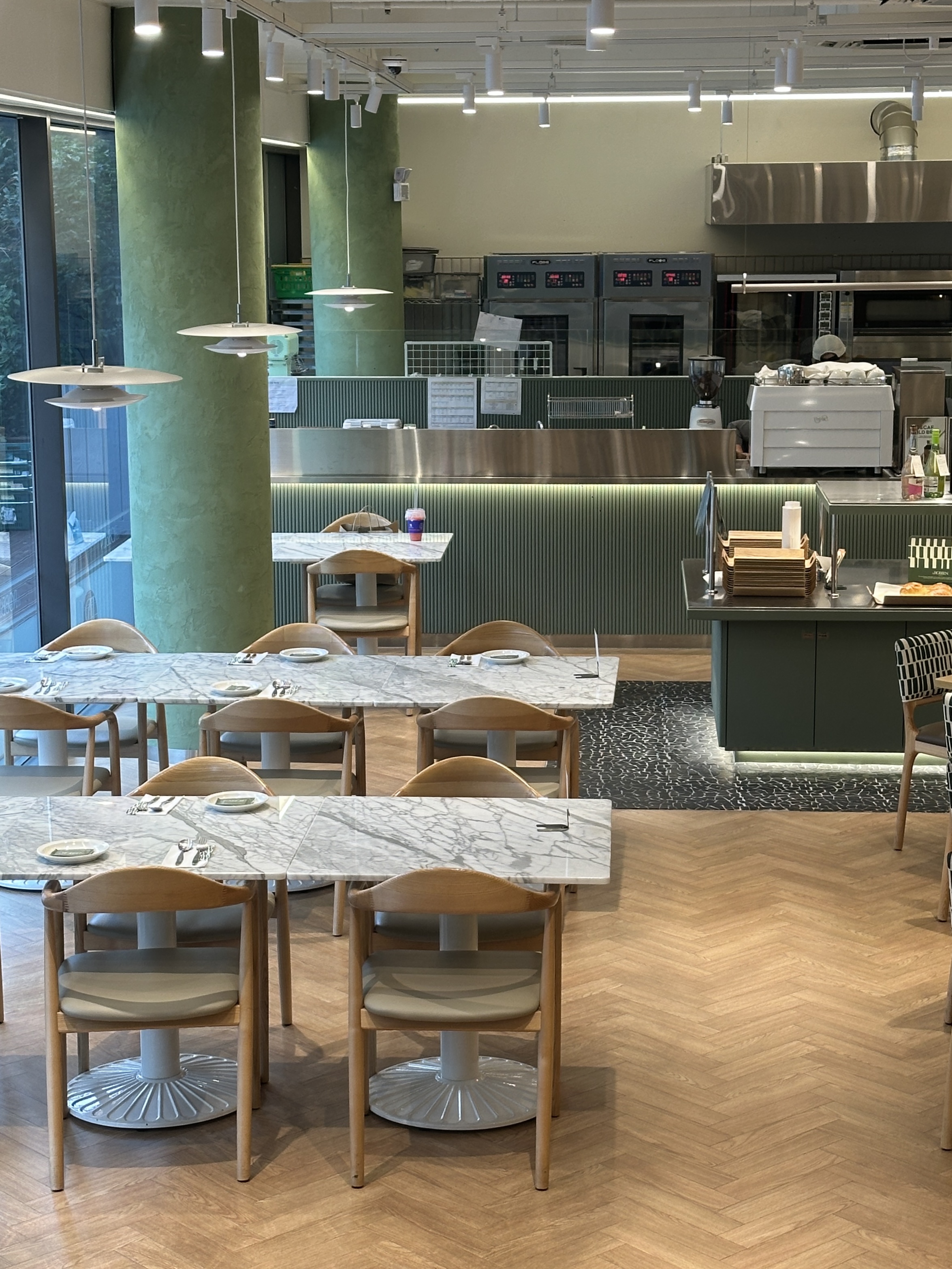 Dr. Robbin Heukseok wellness dining table