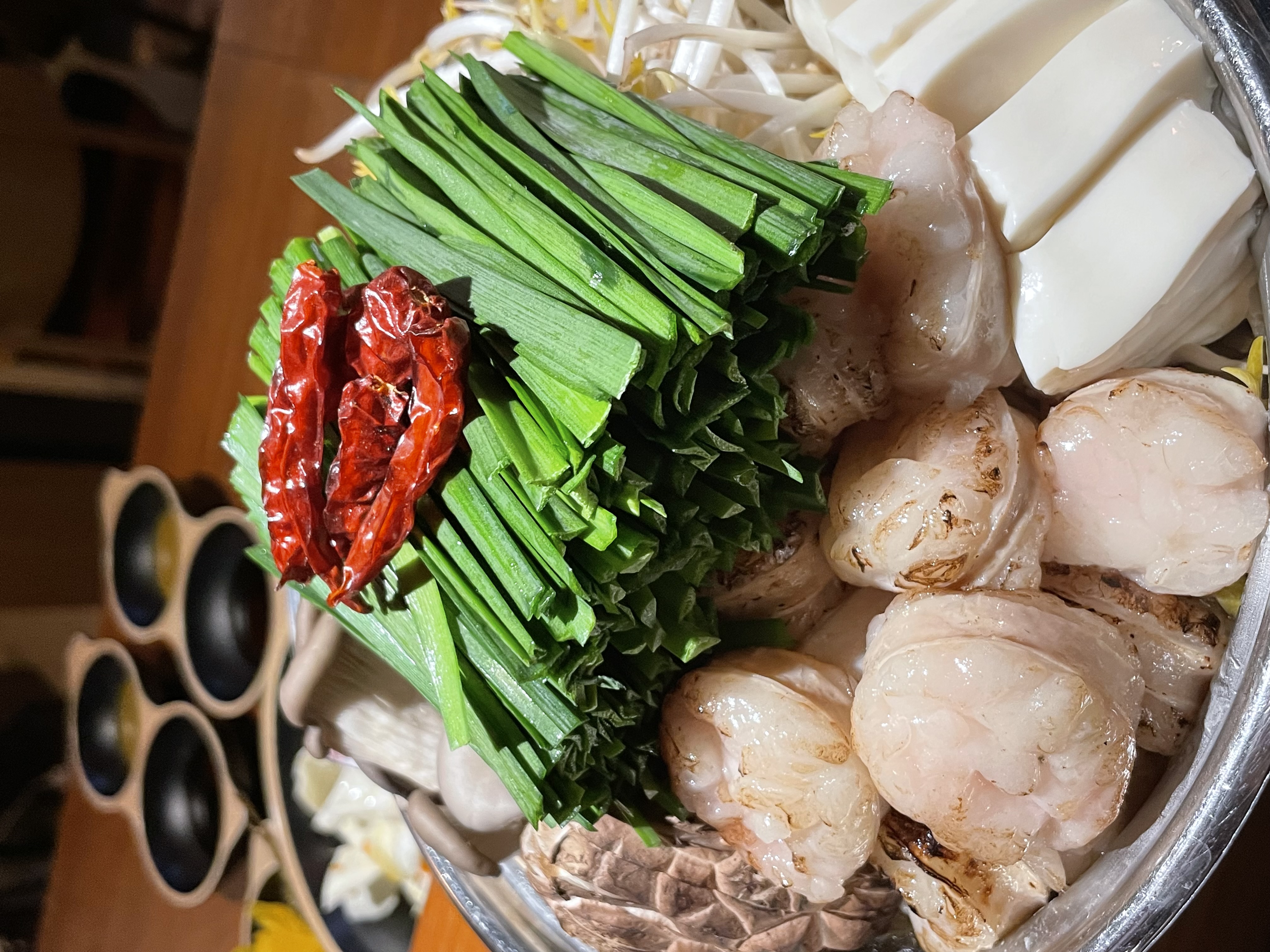 Motsu Motsu 大阪風牛雜鍋沸騰於鋼鍋中