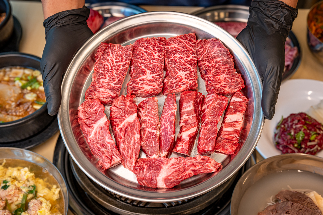 유원韓牛組合套餐與寬敞桌距