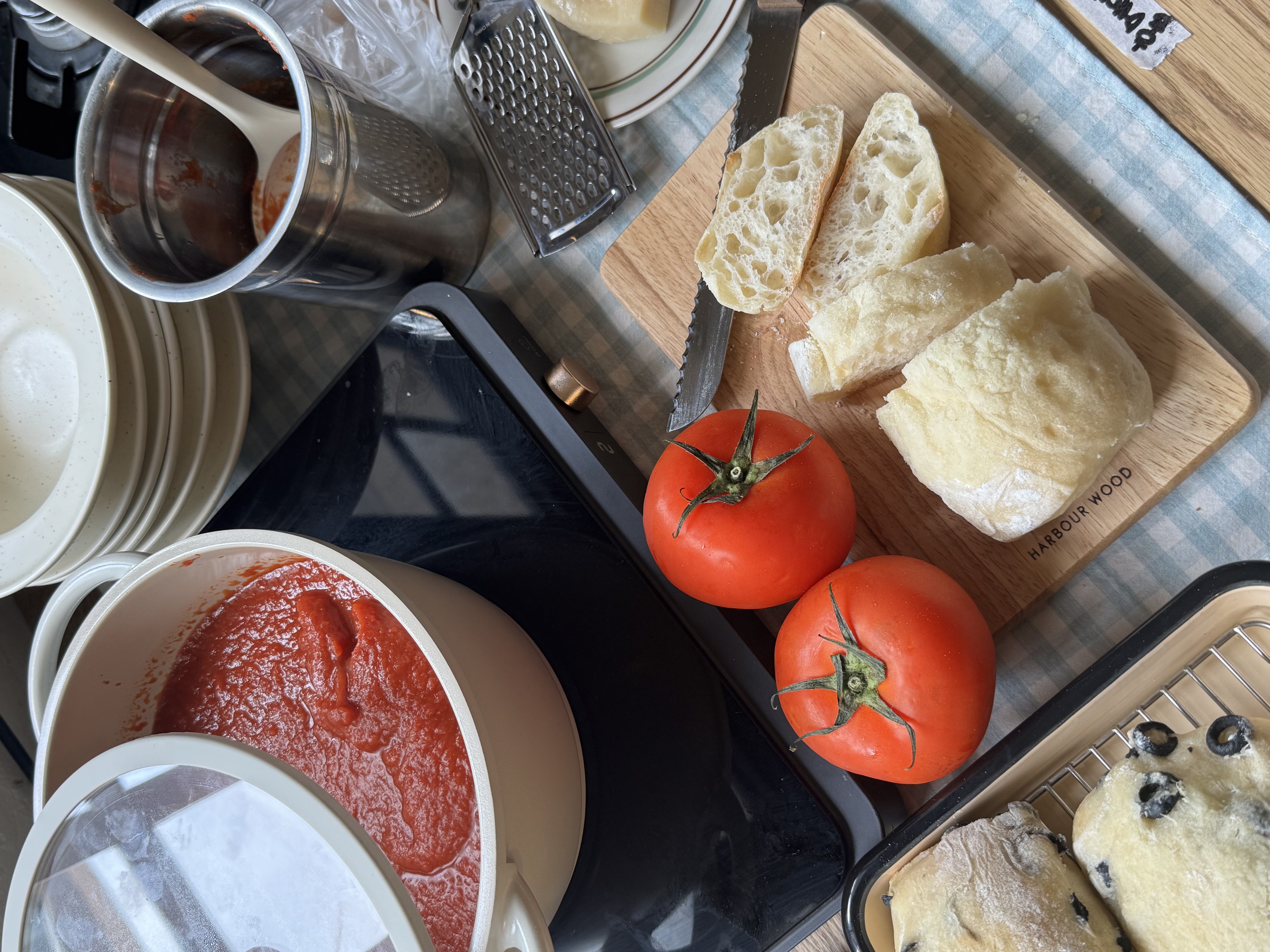 BitterSaltの具材たっぷりチャバタサンドイッチ