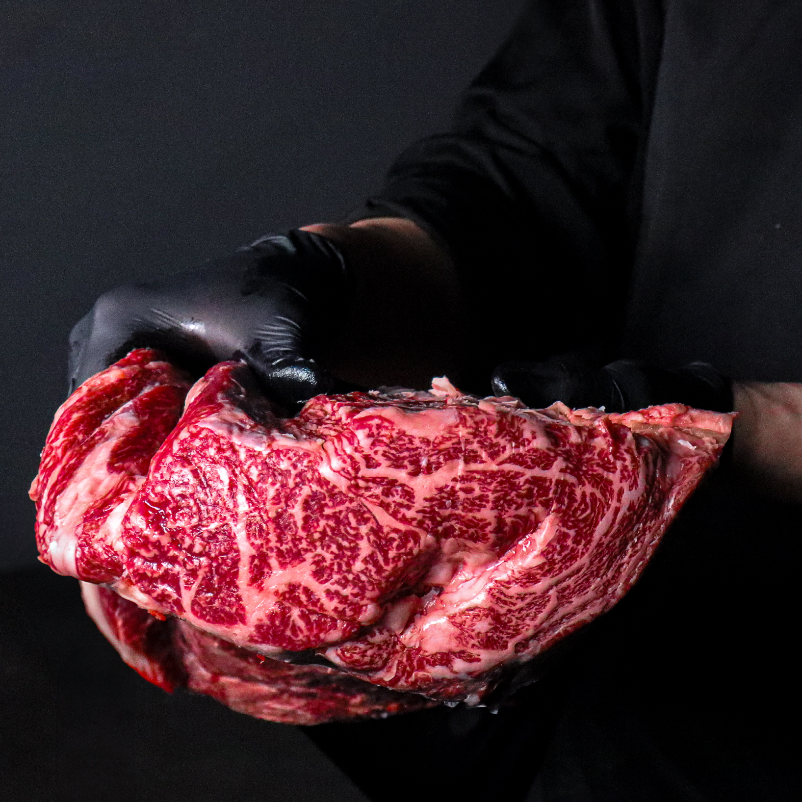 Eunwoo 論峴店吧台與精緻韓牛擺盤