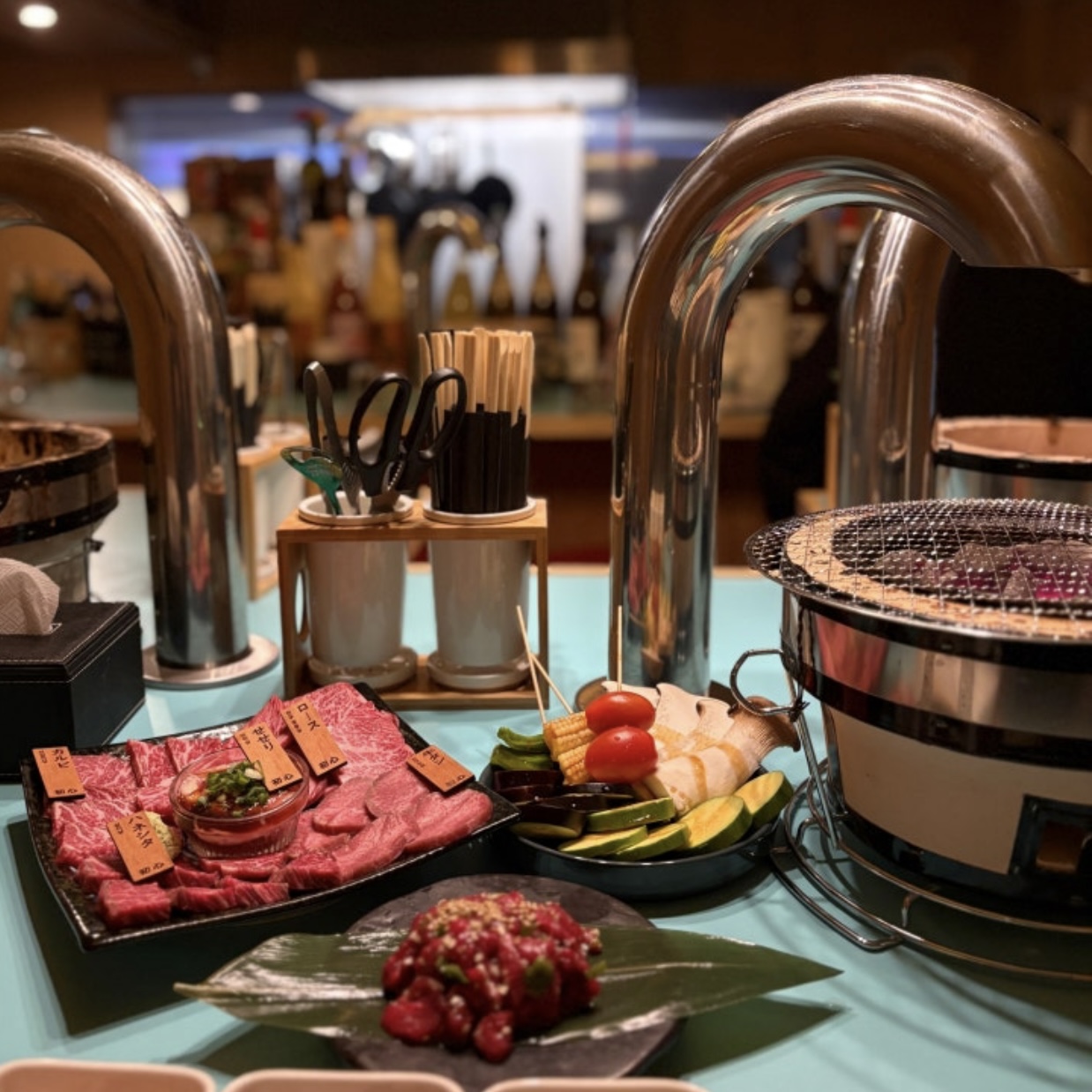 焼肉ショシン ムーディーな内装とシティポップ