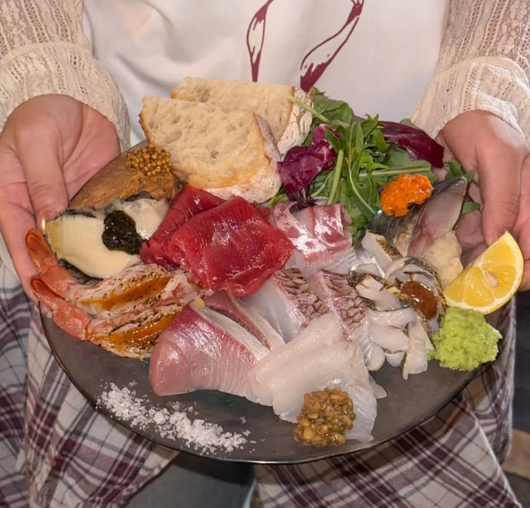 Oliver by Syoten怀旧风居酒屋配生鱼片和下酒菜