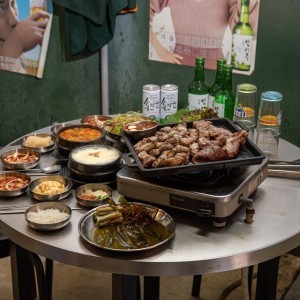 Evergreen Chungmuro charcoal grill with open-air feel