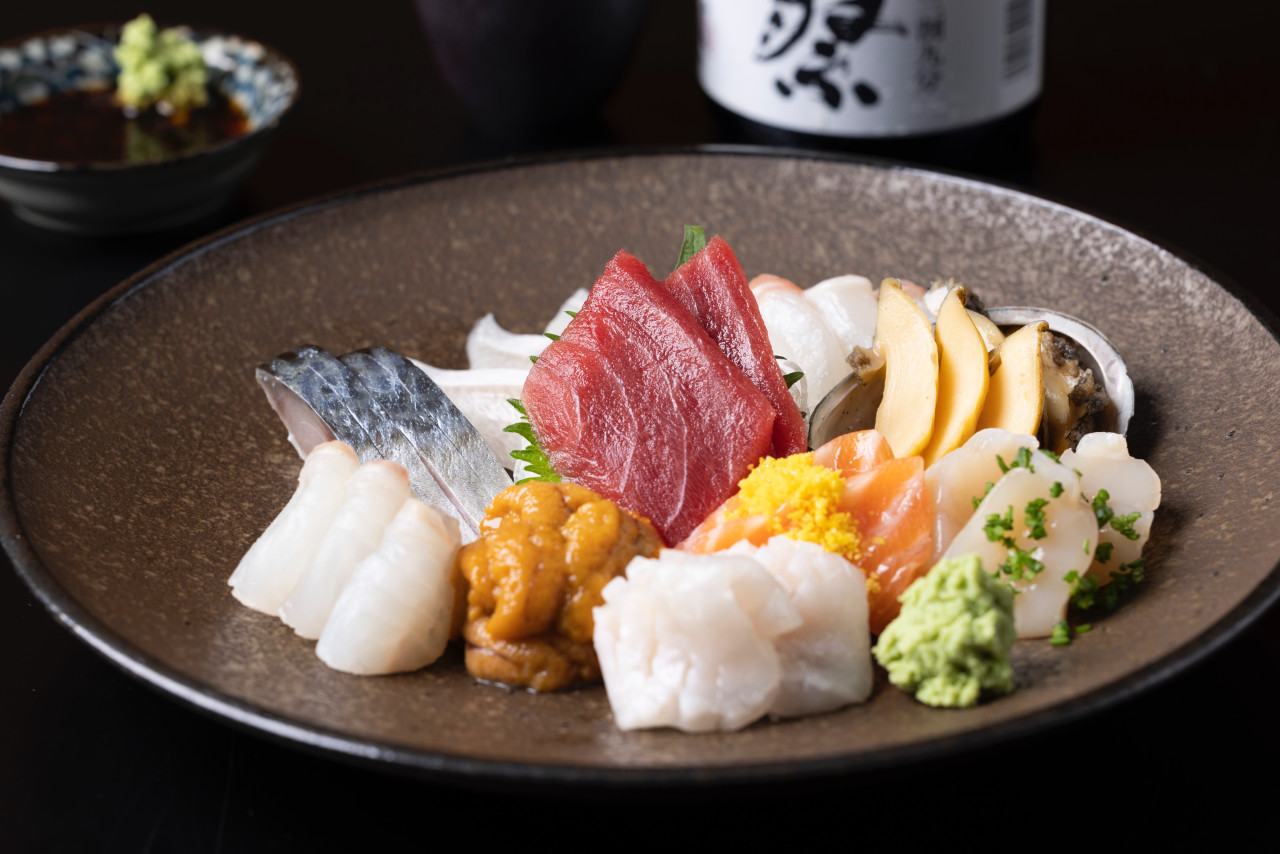 Yeonnam Pado Japanese dining with sashimi and mackerel roll