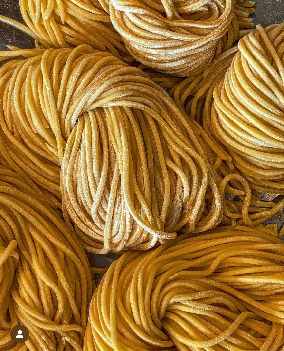 クリンクの居心地良いワインバー、バジルパスタとタコ