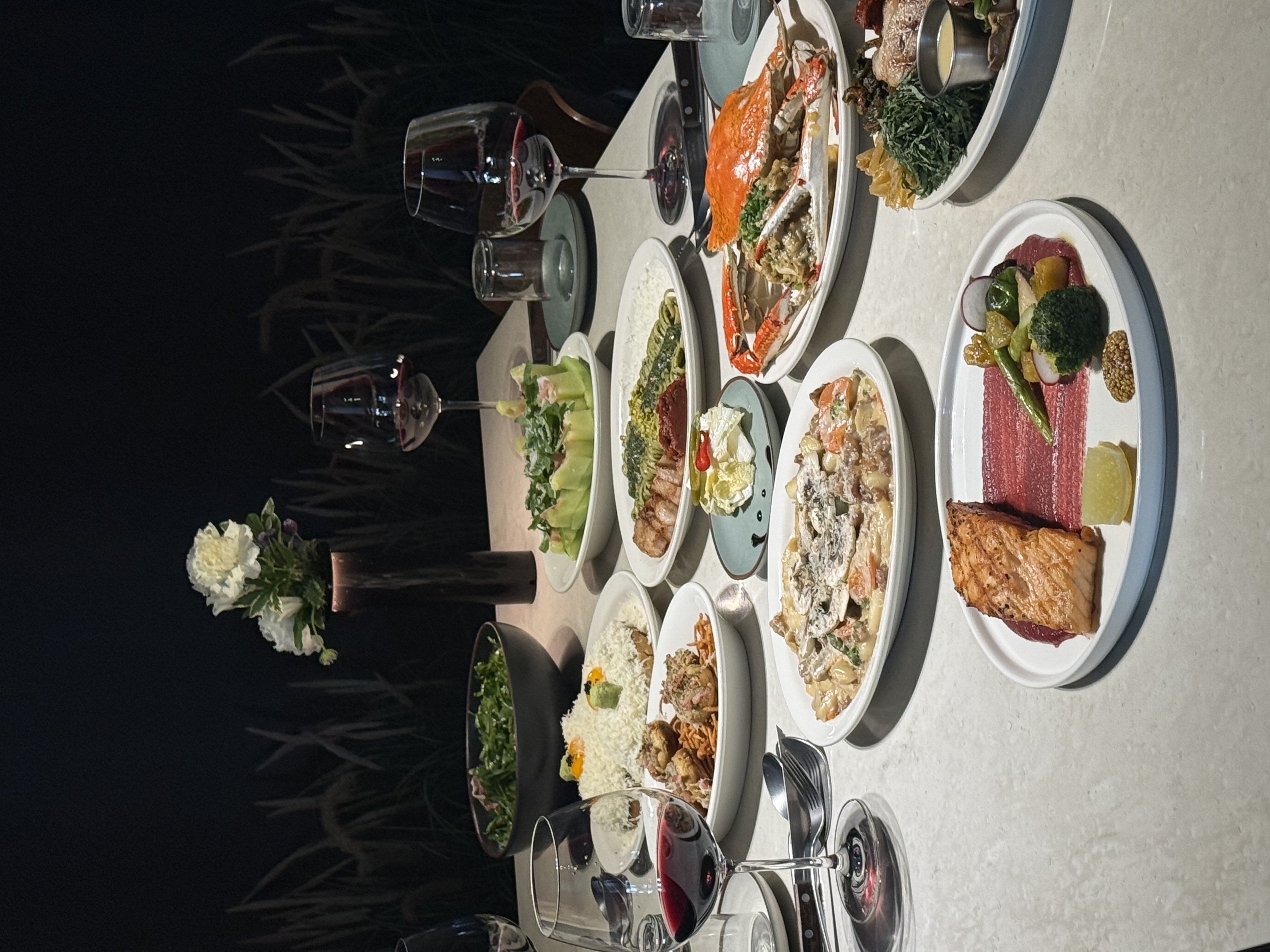 Onlygo & Co 安静餐厅环境与花饰融合菜品