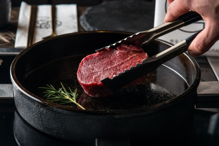 HAN WA DAM Inspire 1:1 Hanwoo grilling with wine service