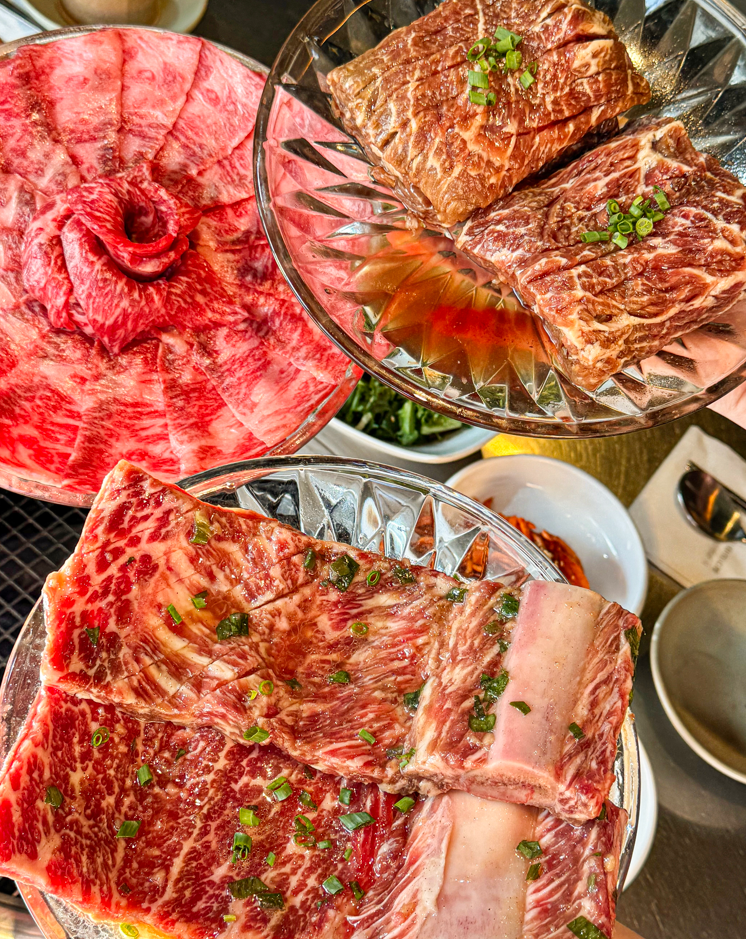 청기와타운 남영점のトリュフユッケとご飯、王様風ビビンバ