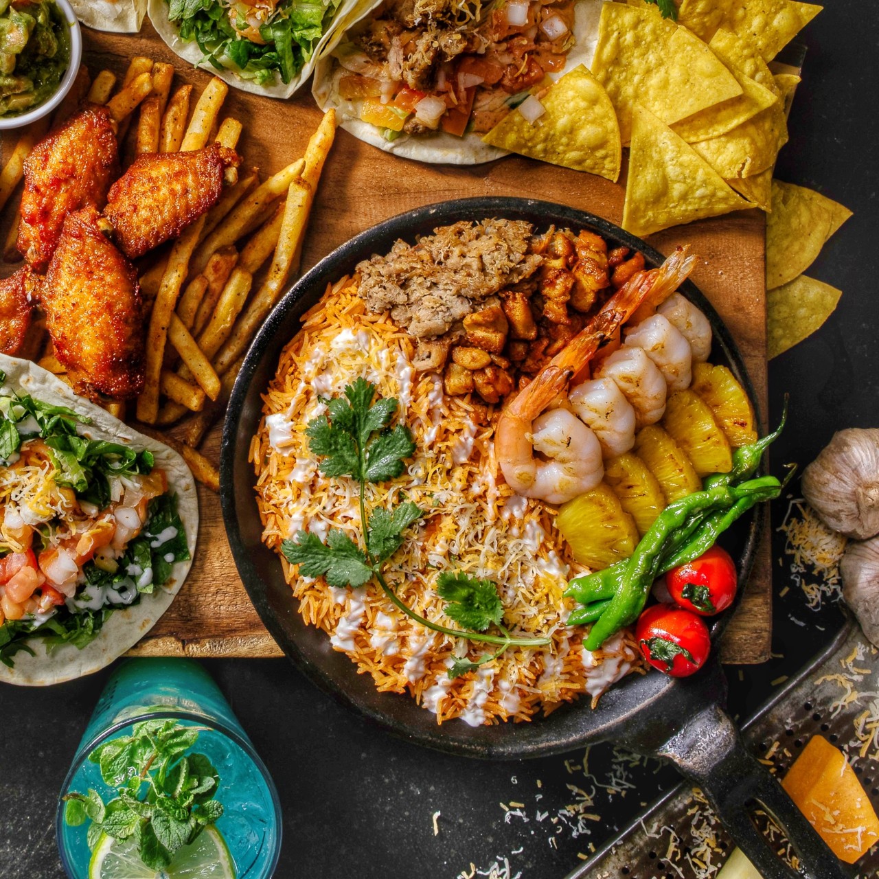 GOD EAT Haeridangil エンチラーダ、タコスと明るい内装