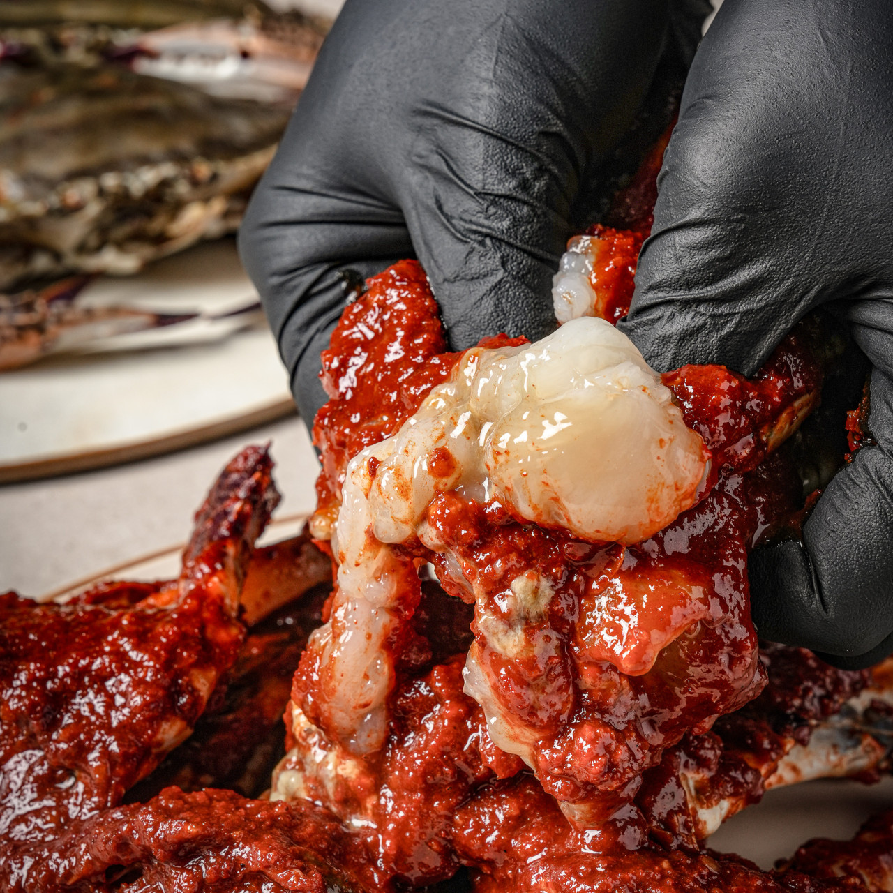 신사꽃게당 부산 해운대점の醤油漬けカニと煮込みカニ料理