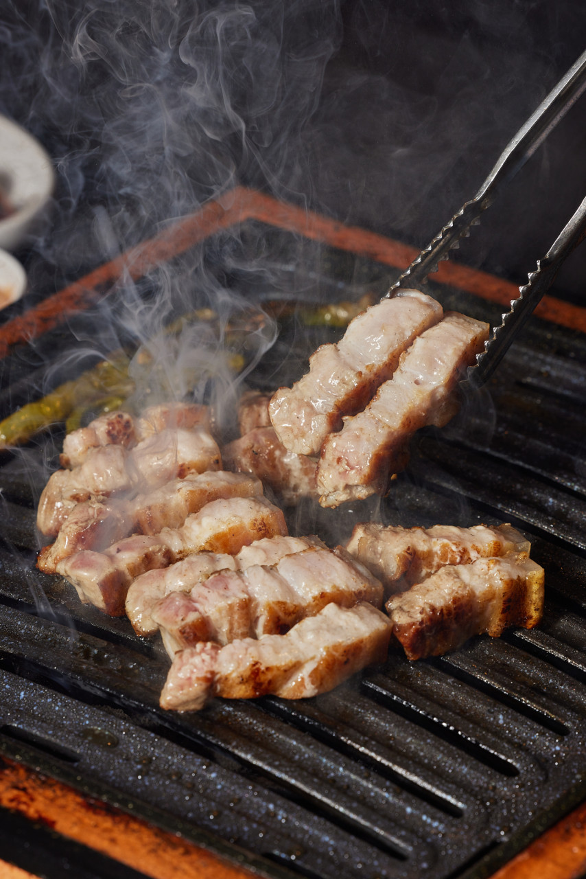 직화장인 마곡점的稻草燻豬肉