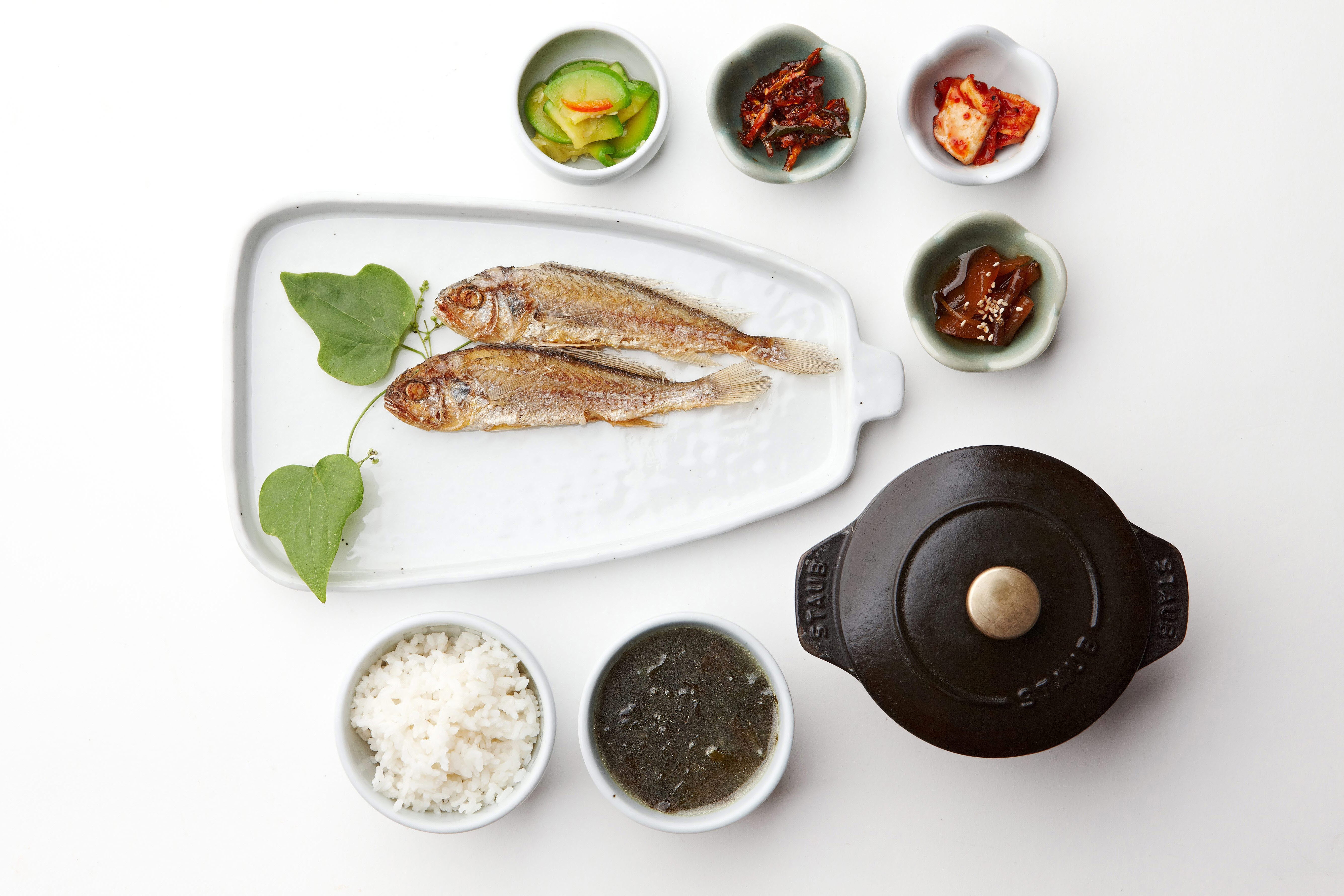 Yeyije Hanjeongsik elegant course table