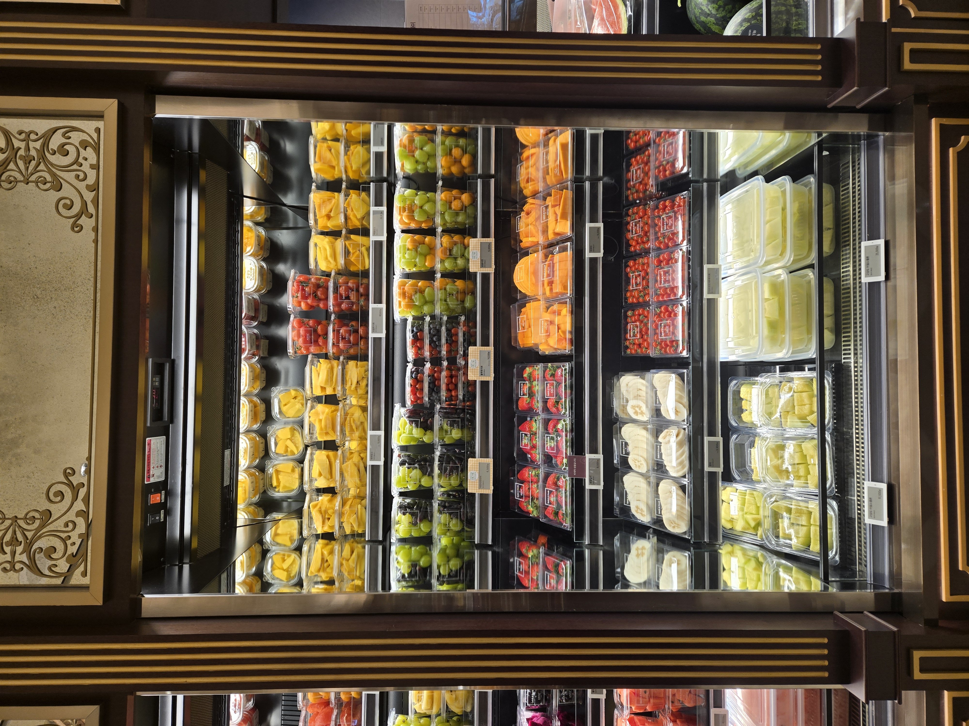 Quick And Fresh位于新世界美食市场鲜榨果汁色彩缤纷