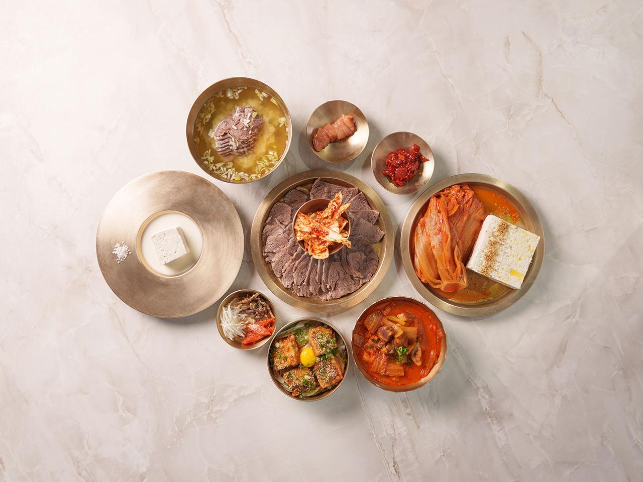 乙支路と南山近くのナムサンドンの昼間のダイニングルーム